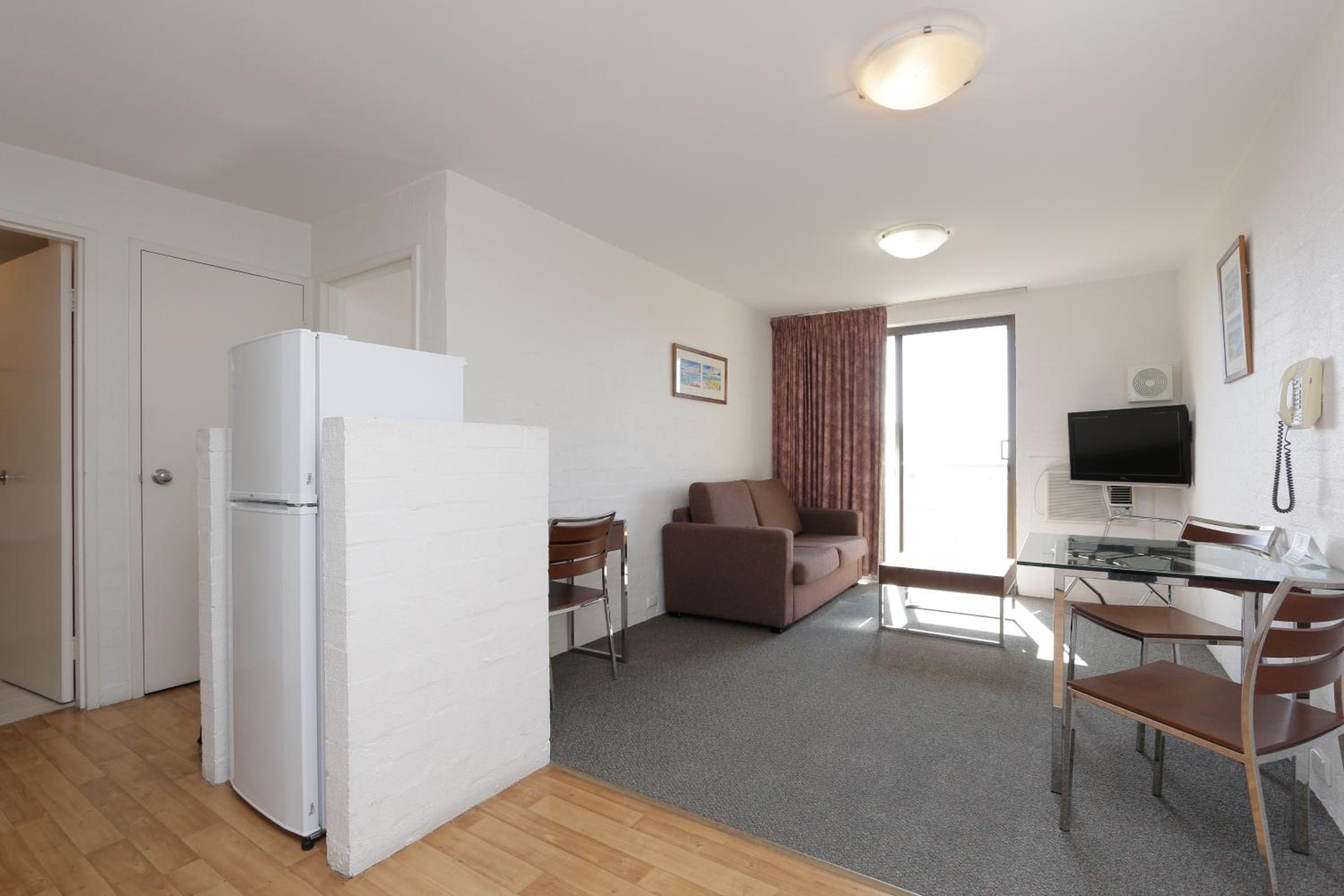 One-Bedroom Apartment with Free Wifi and Parking photo 1