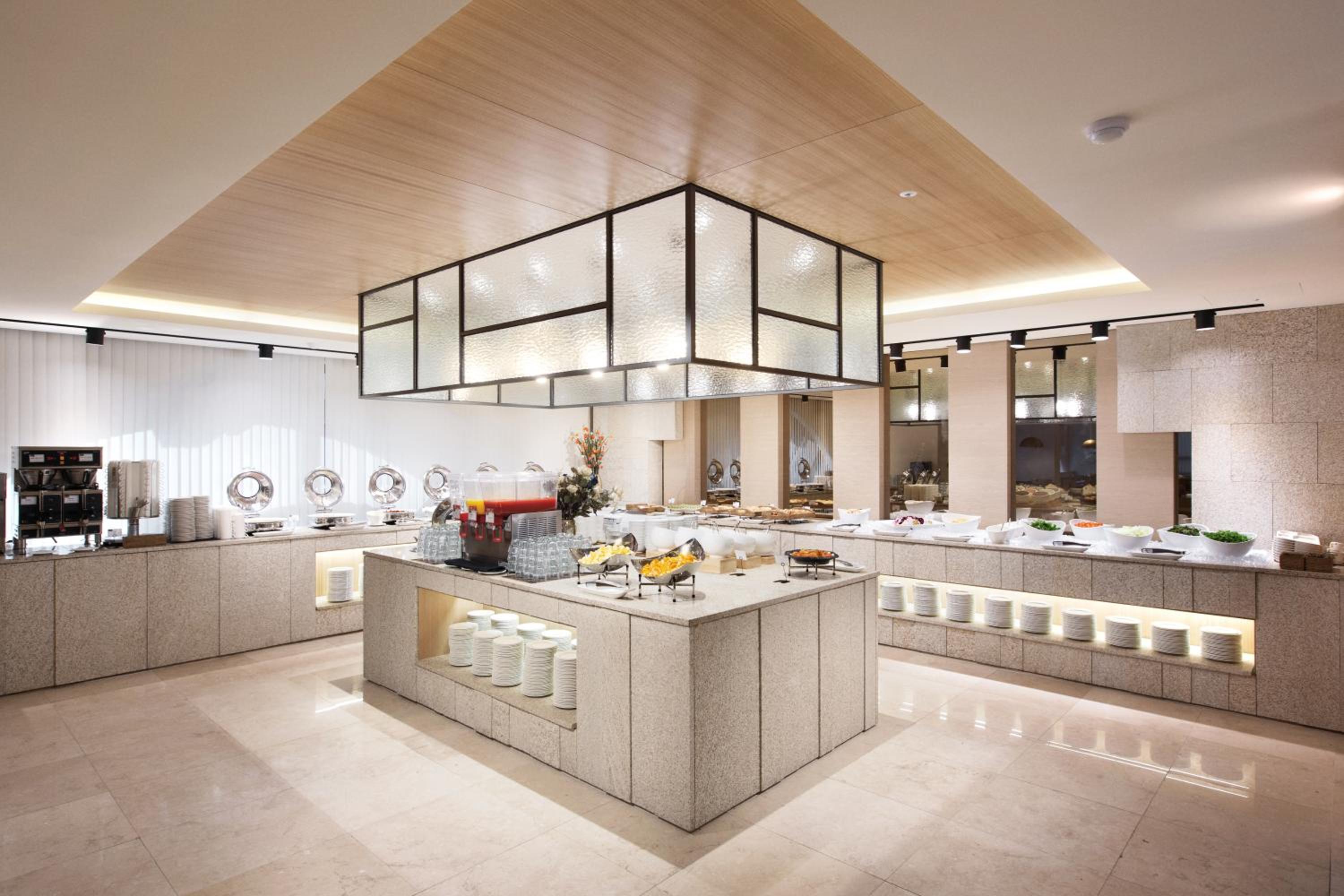 [Breakfast for 3 people + House Wine + Busan Mini-bar] Executive Suite Harbor