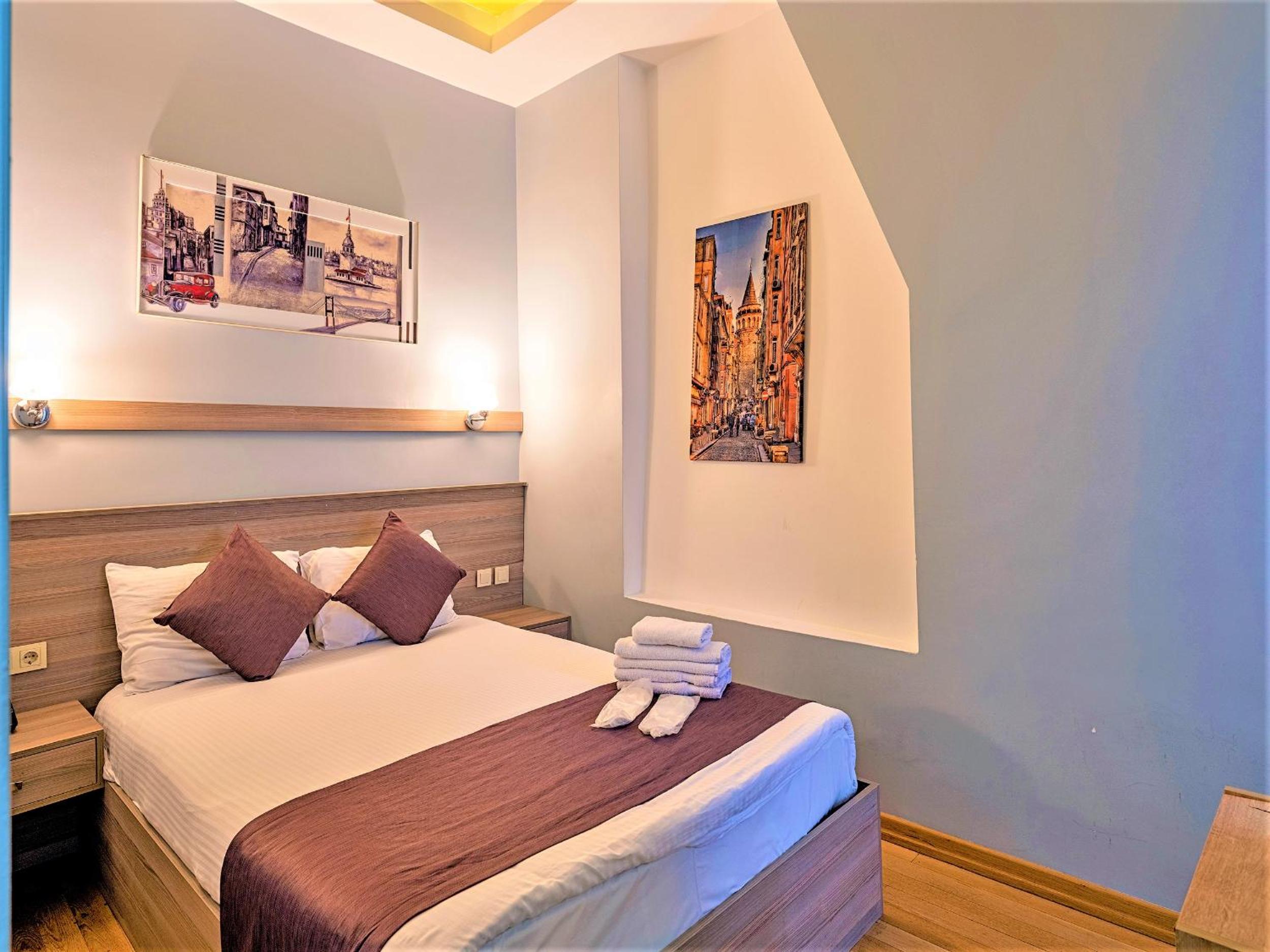 Standard Double Room with Street View photo 3