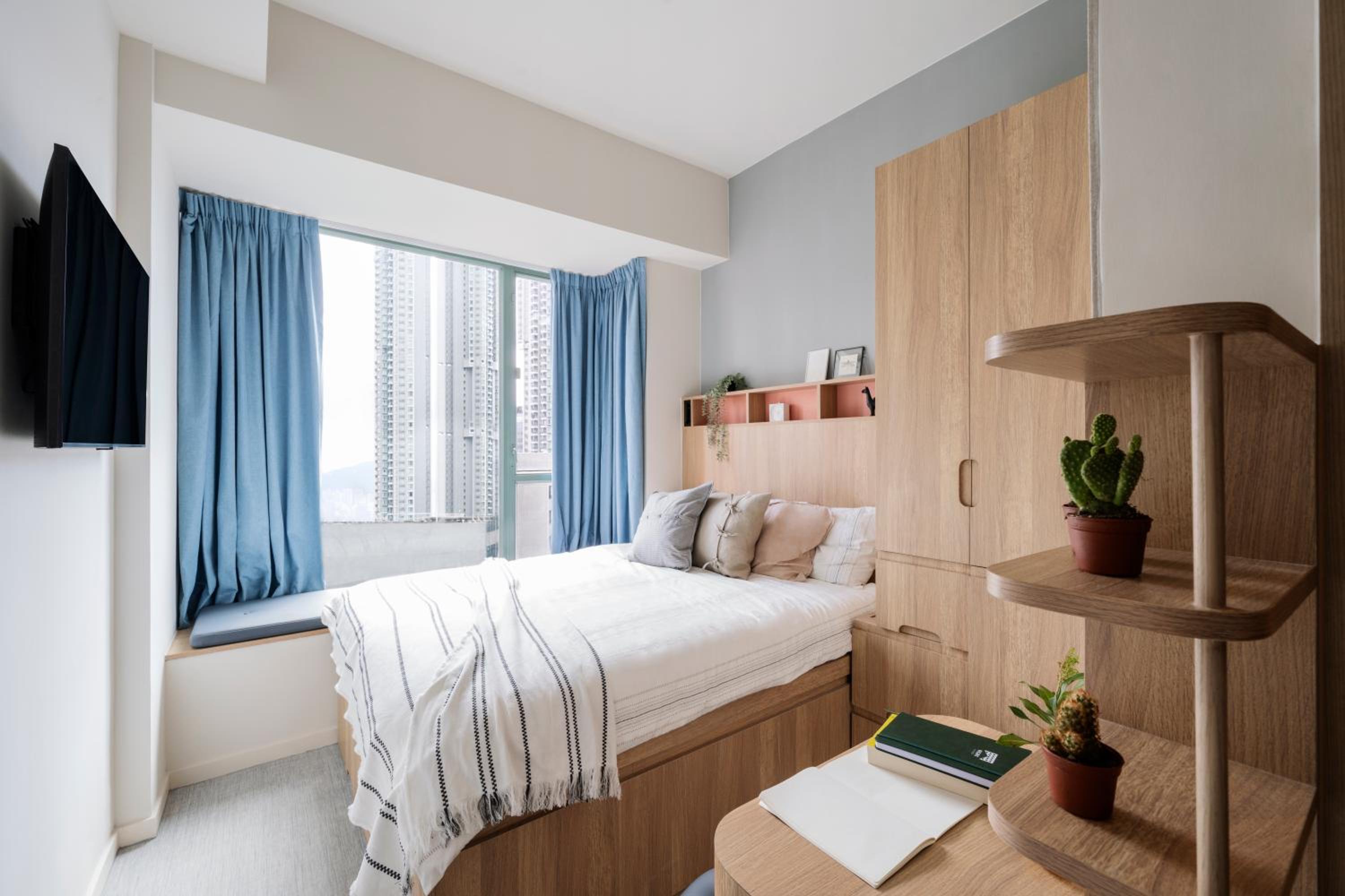 Deluxe Queen Room