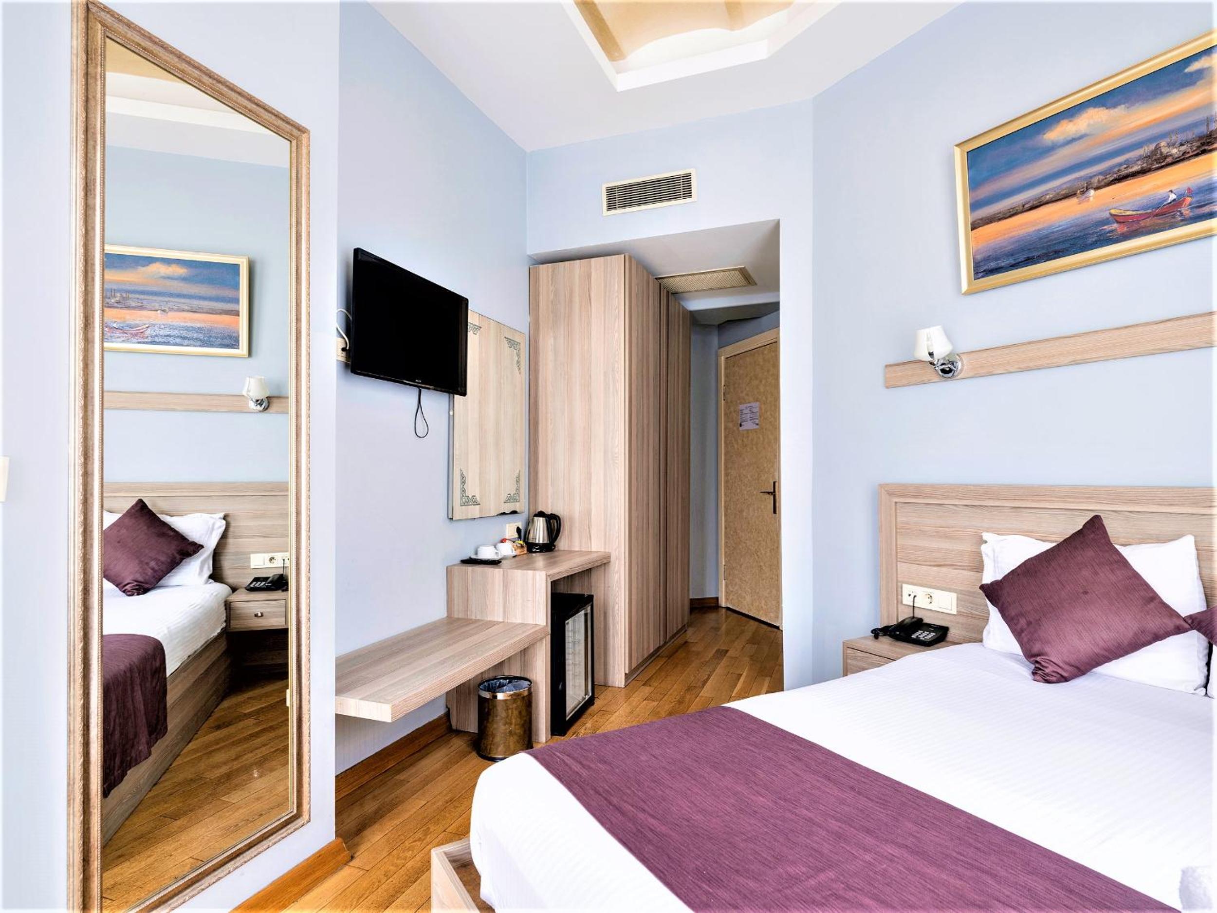 Standard Double Room with Street View photo 2