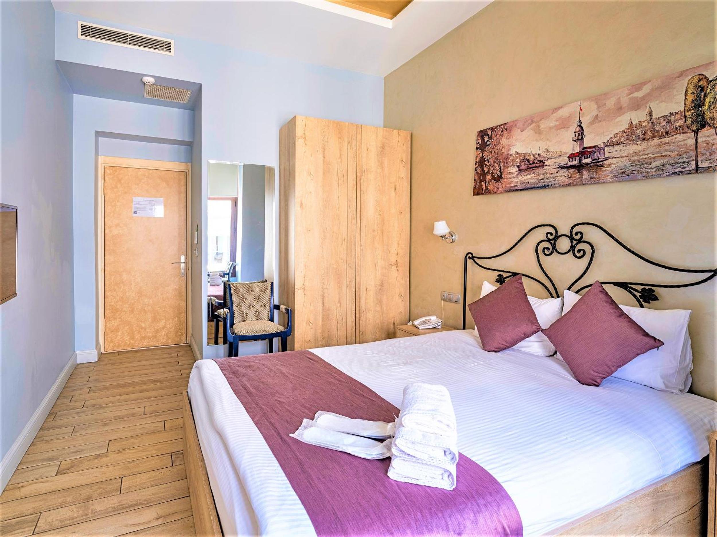 Standard Double Room with Street View photo 1