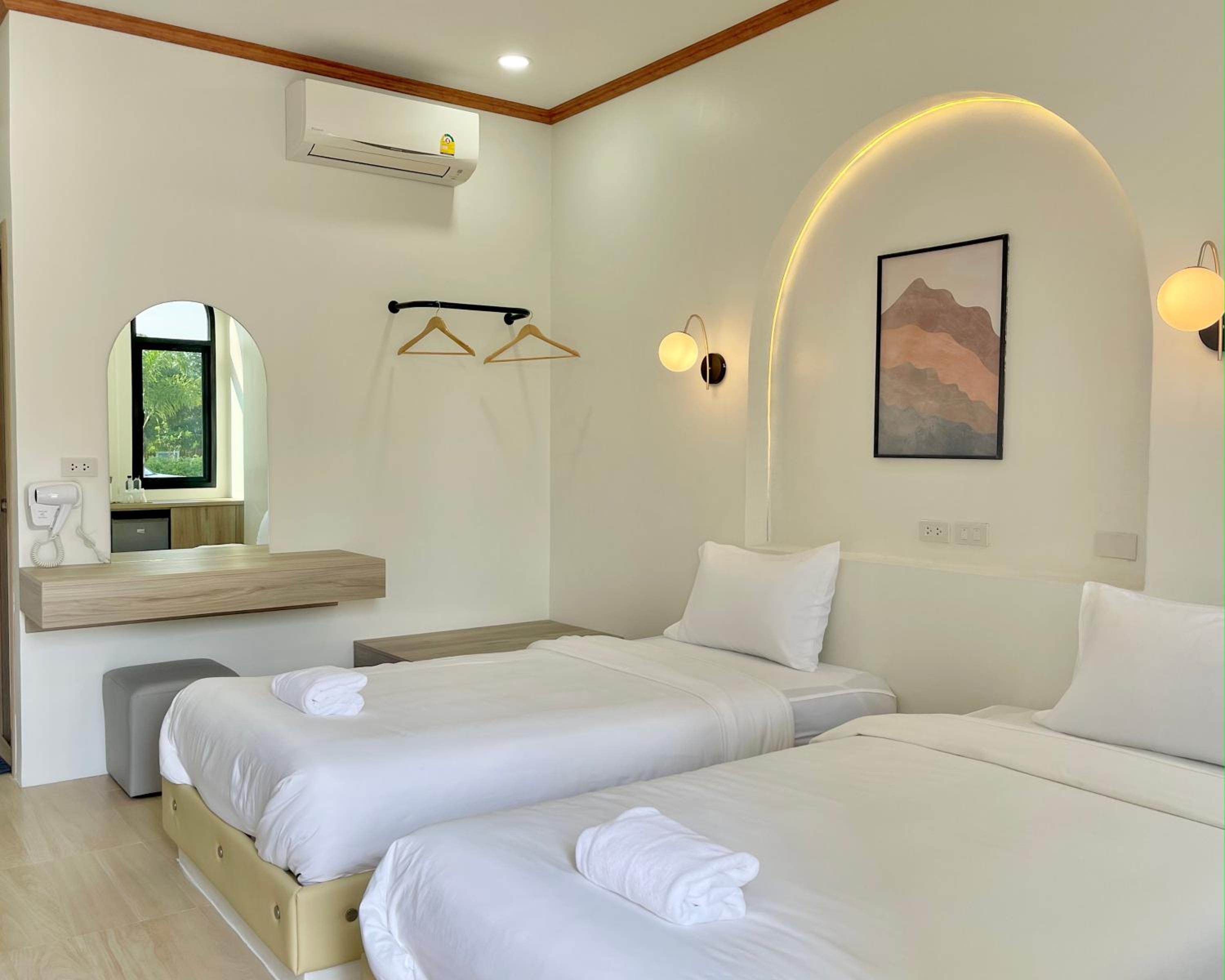 Standard Twin Room - Photo 5