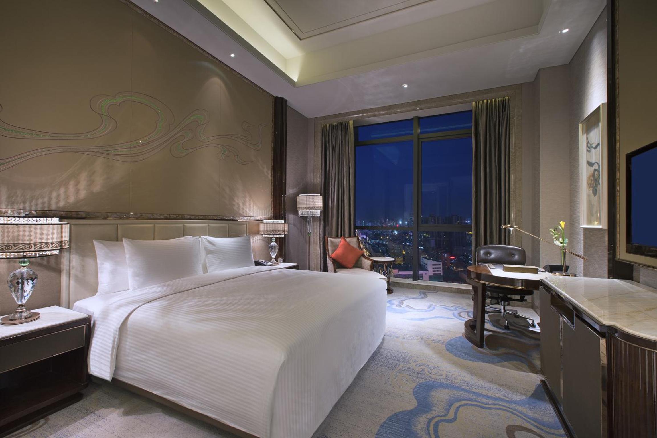 Superior Deluxe King Room