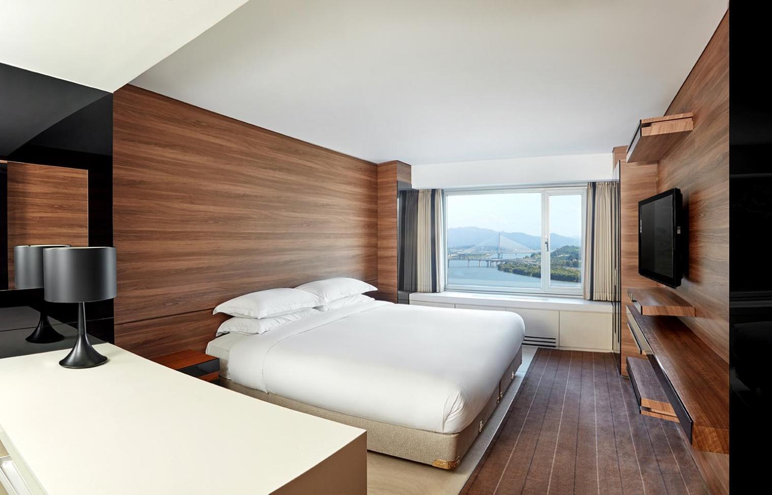 [Camcnic I] Deluxe Double Room (River View) with Combination Pizza