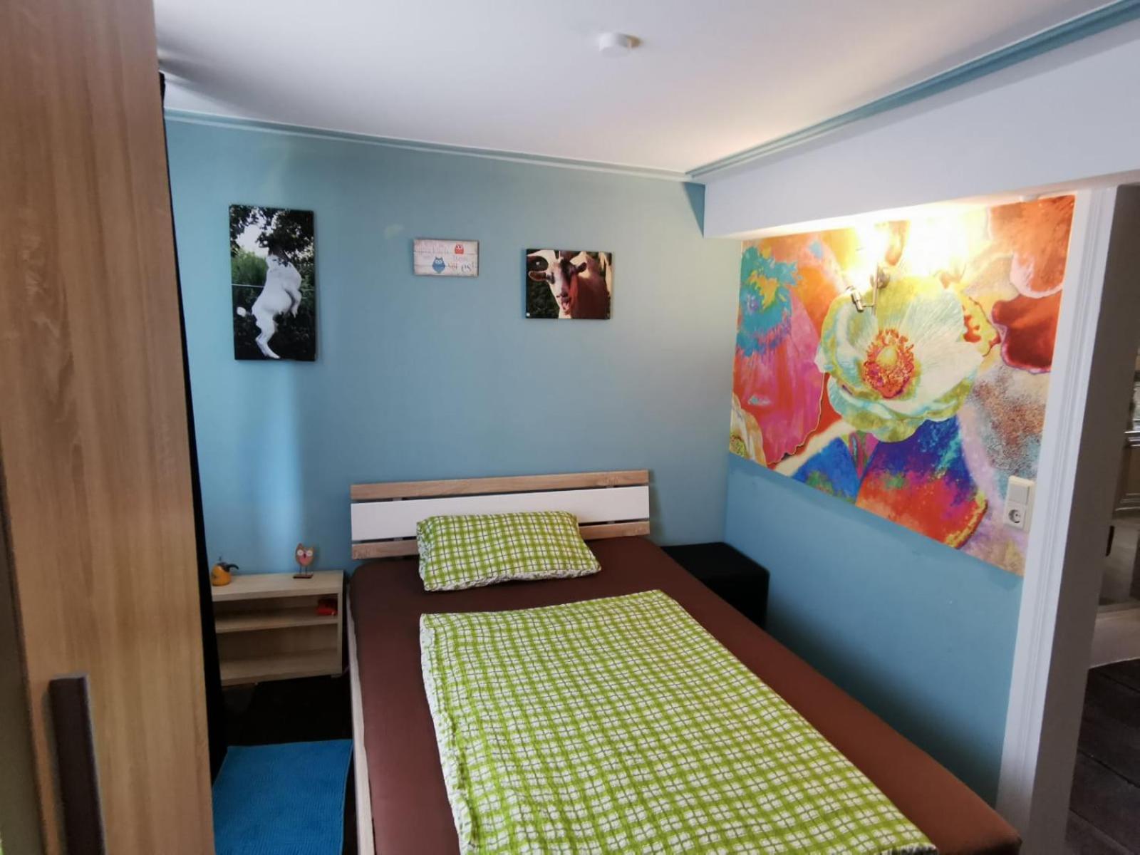 Single Room with Shared Shower and Toilet photo 1
