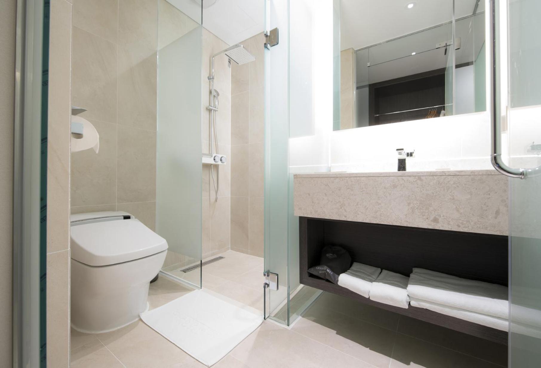 Deluxe Twin Room with Sea View - Photo 5