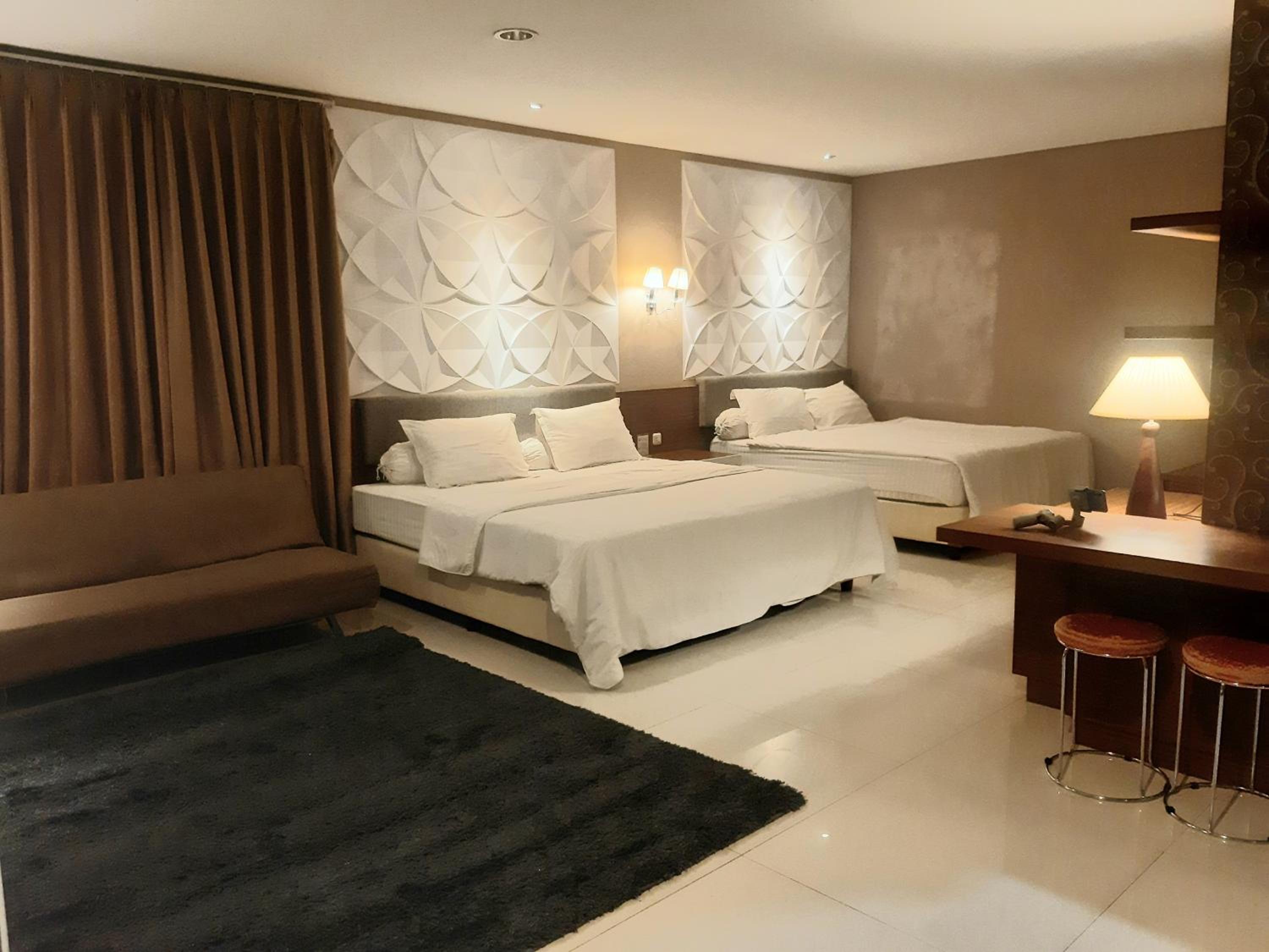 One-Bedroom Apartment - Photo 1