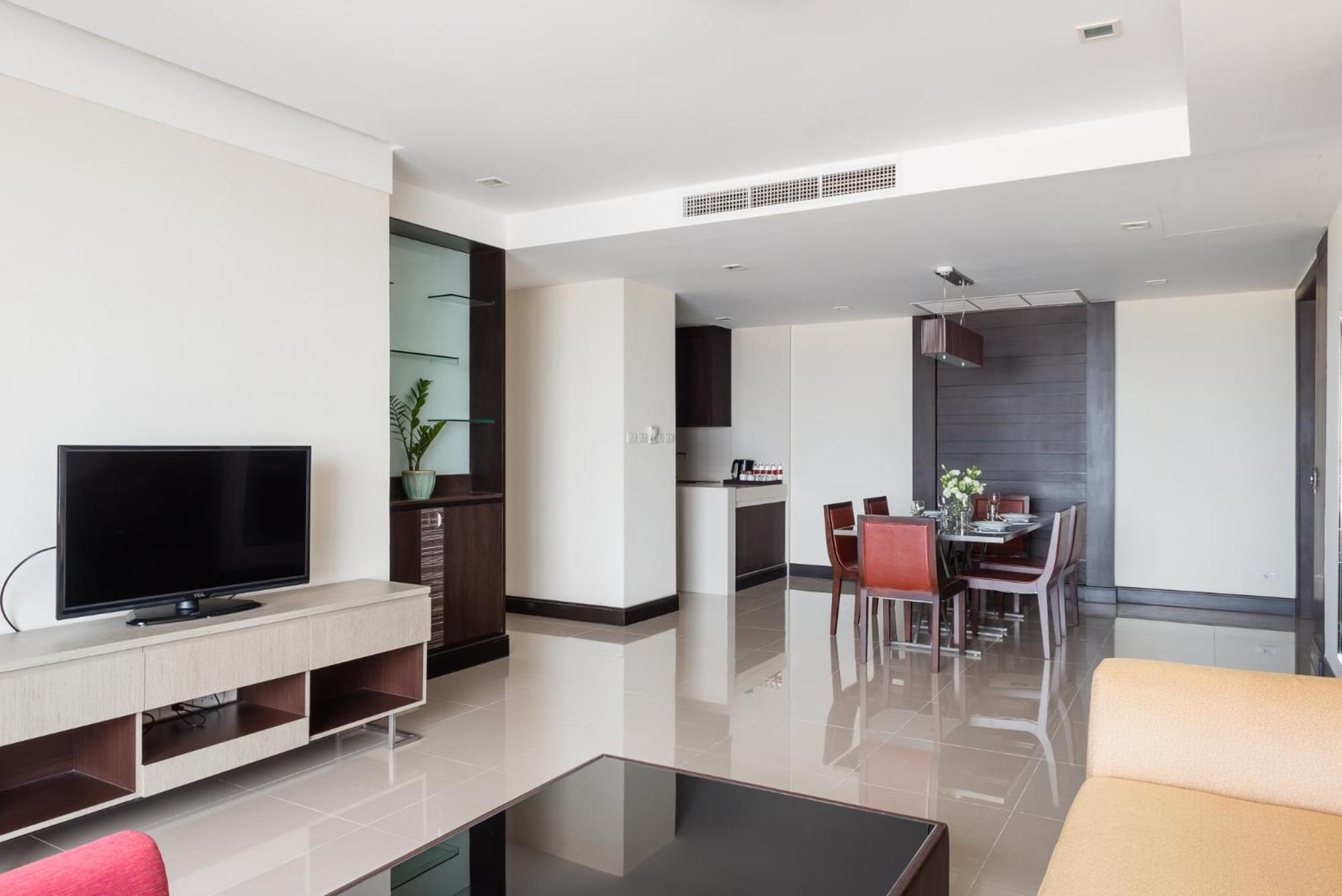 Three-Bedroom Suite photo 2