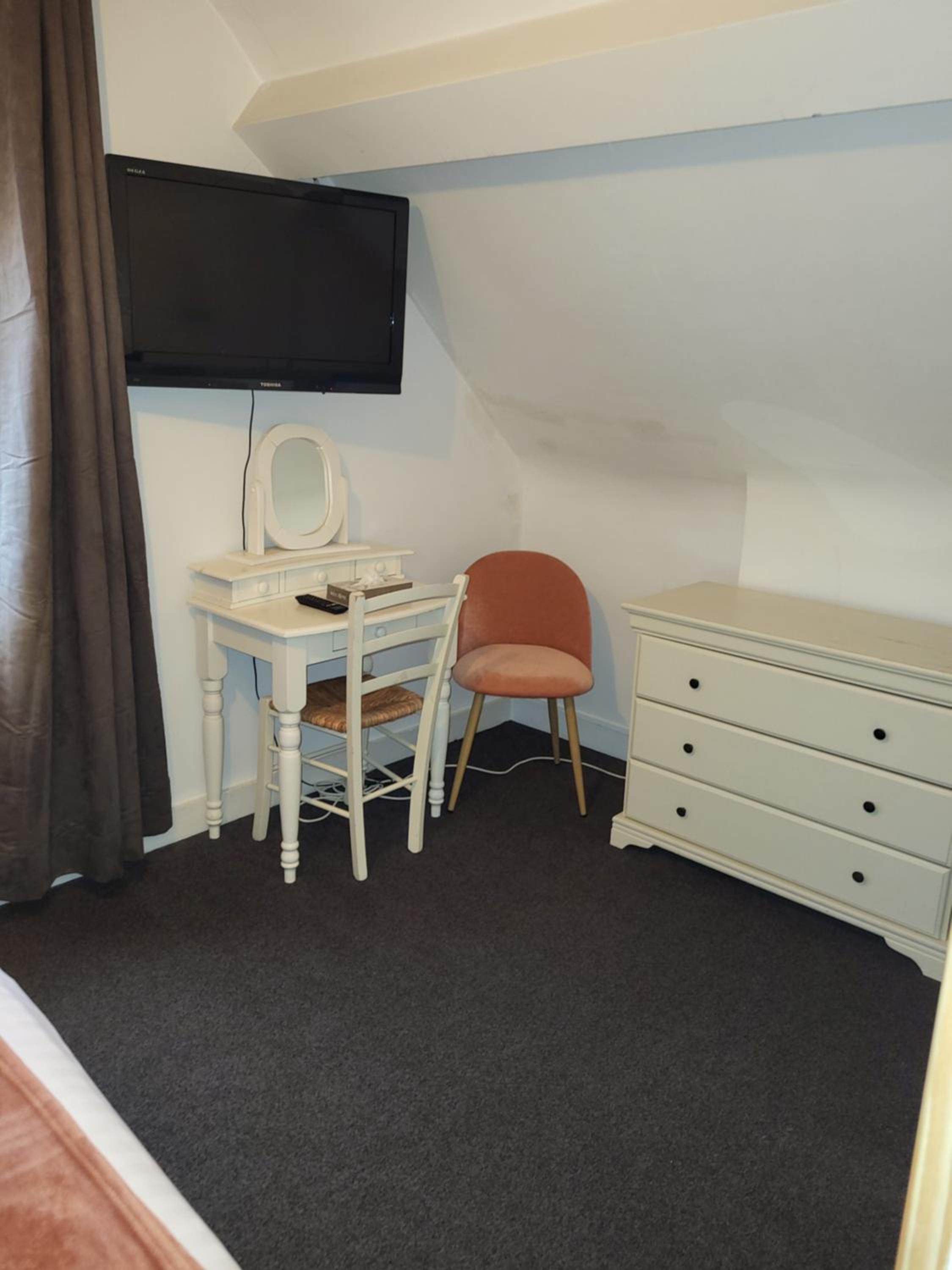 Double Room with Hot Tub - Photo 1