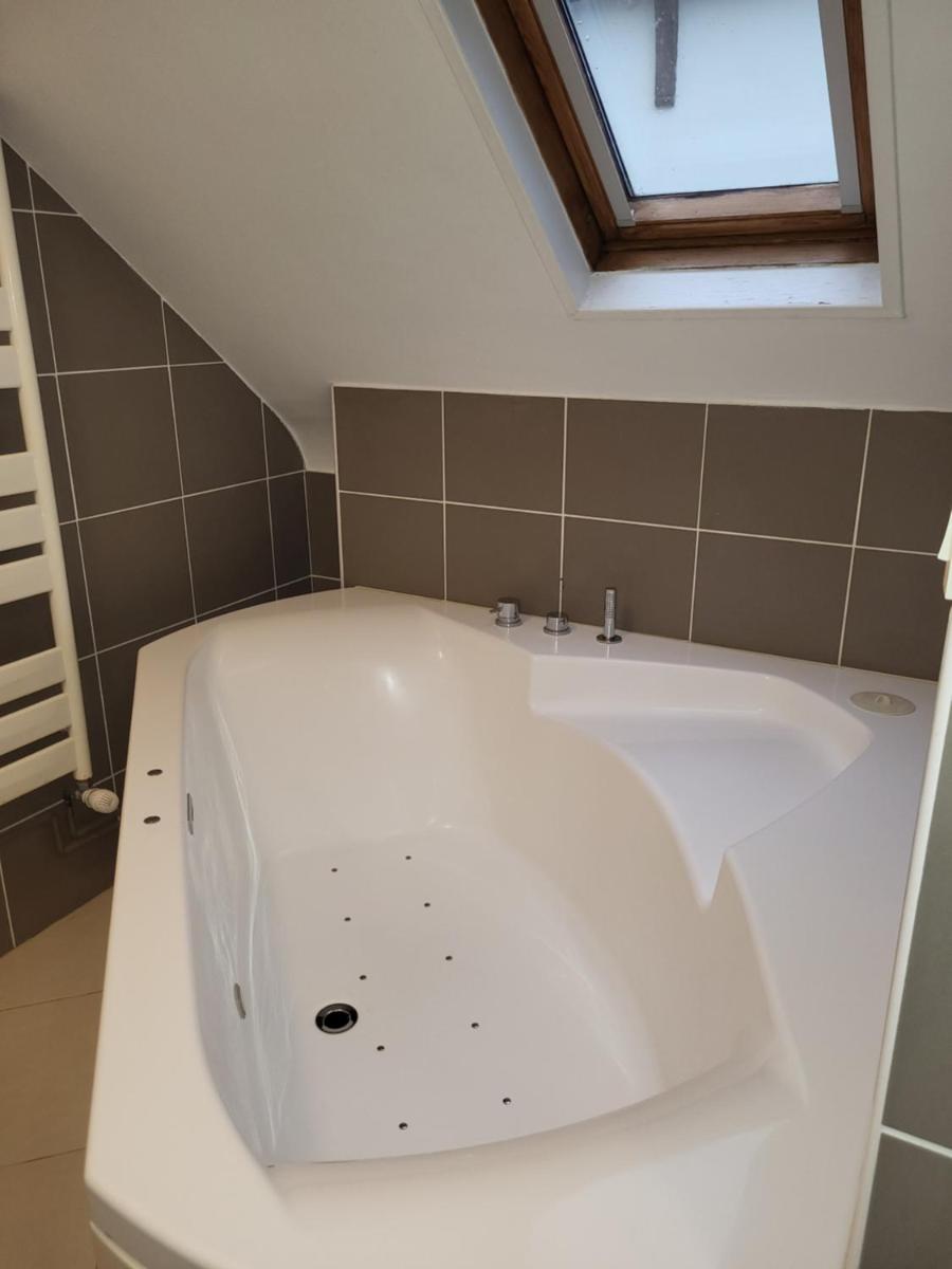 Double Room with Hot Tub - Photo 4