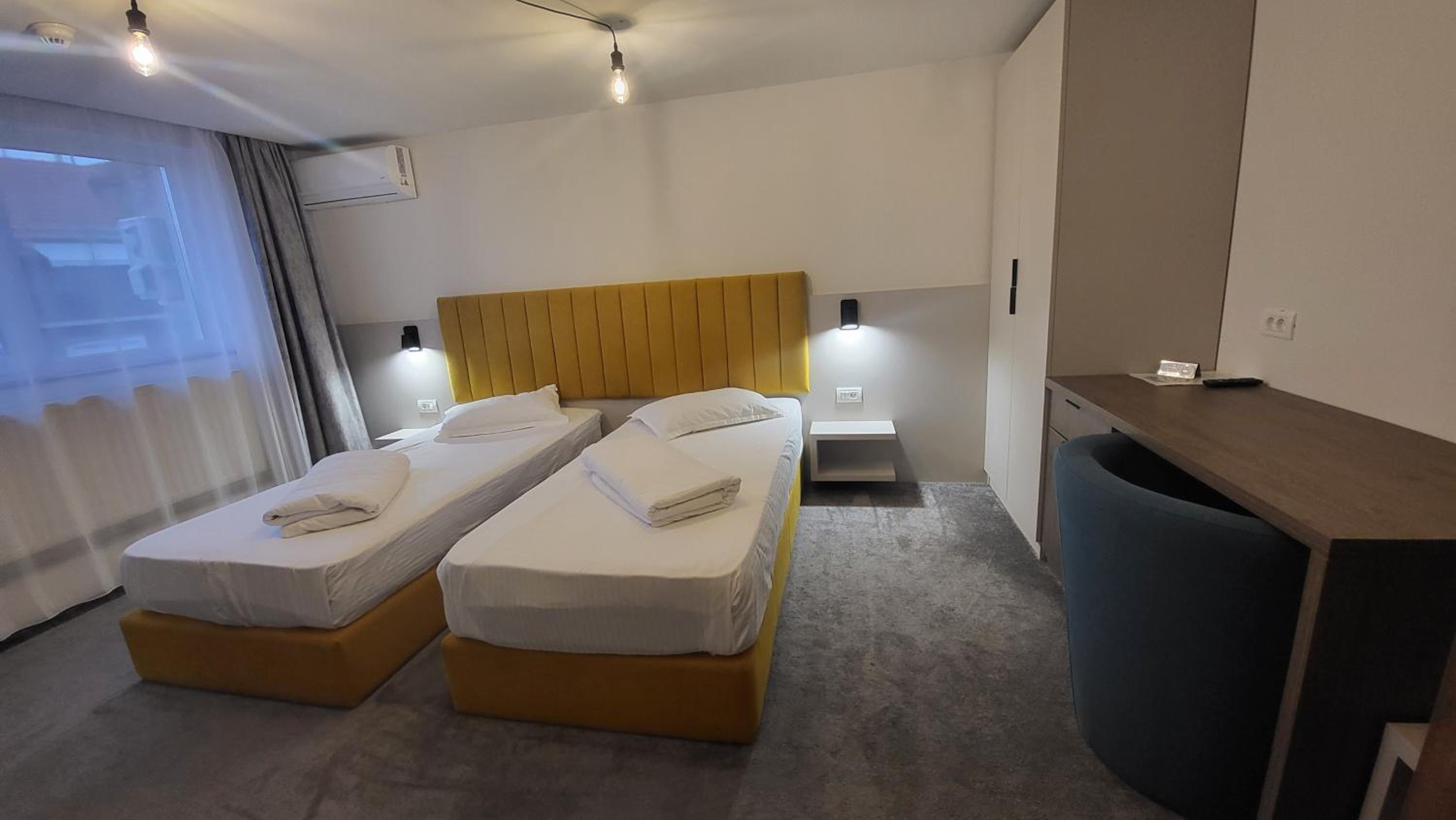 Economy Double Room - Photo 11