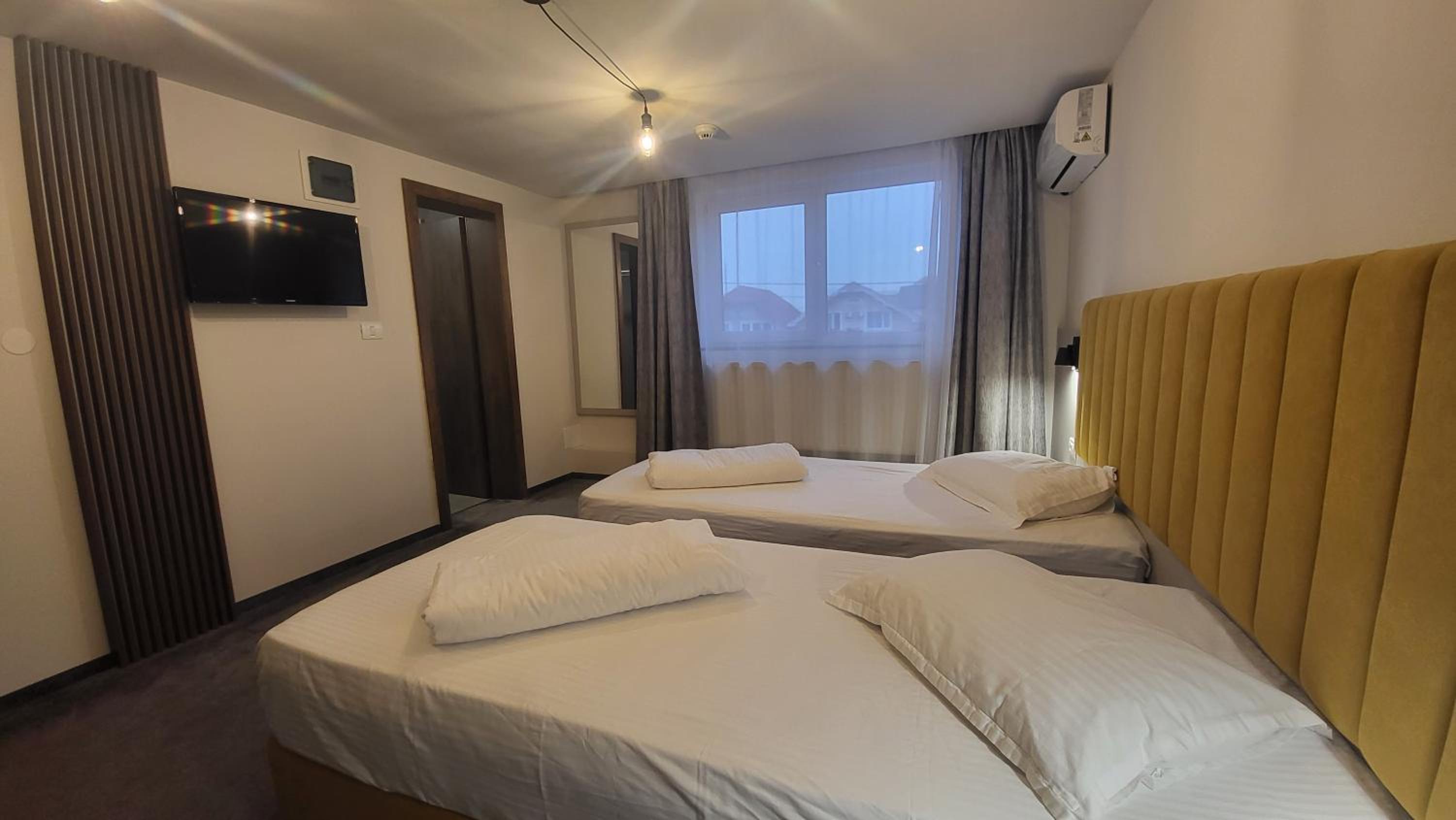 Economy Double Room - Photo 13