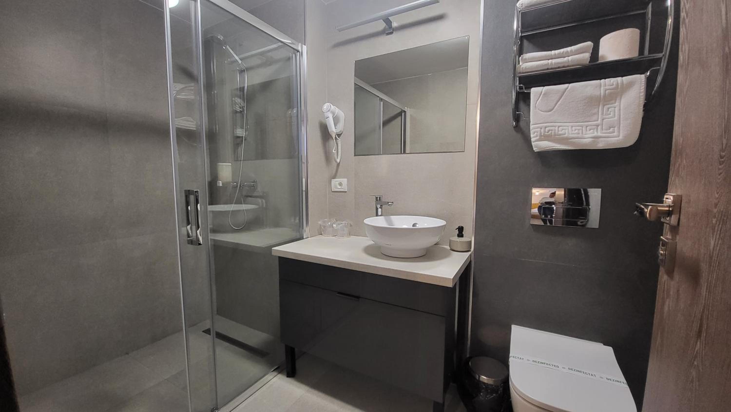 Economy Double Room - Photo 12