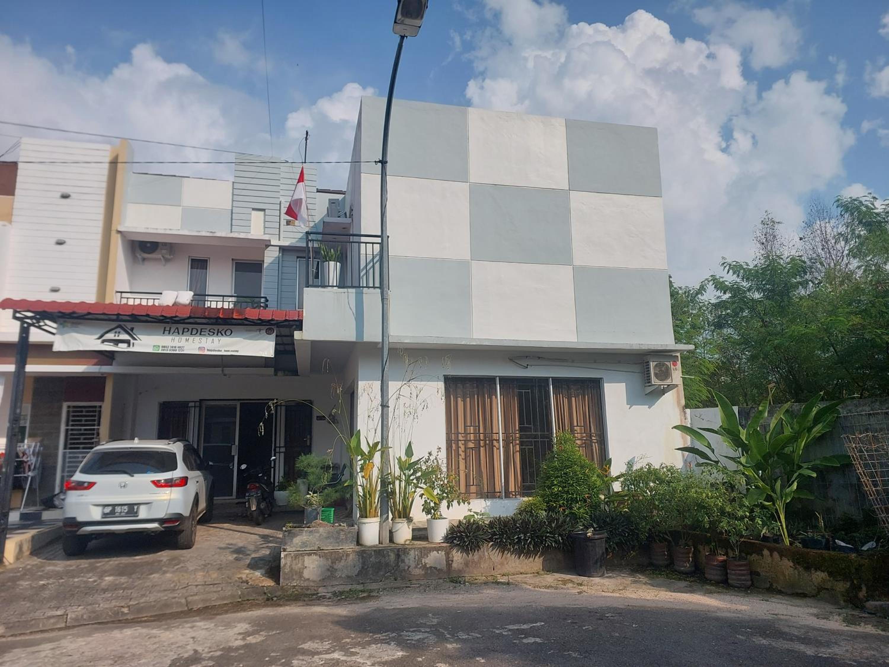Five-Bedroom House - Photo 4