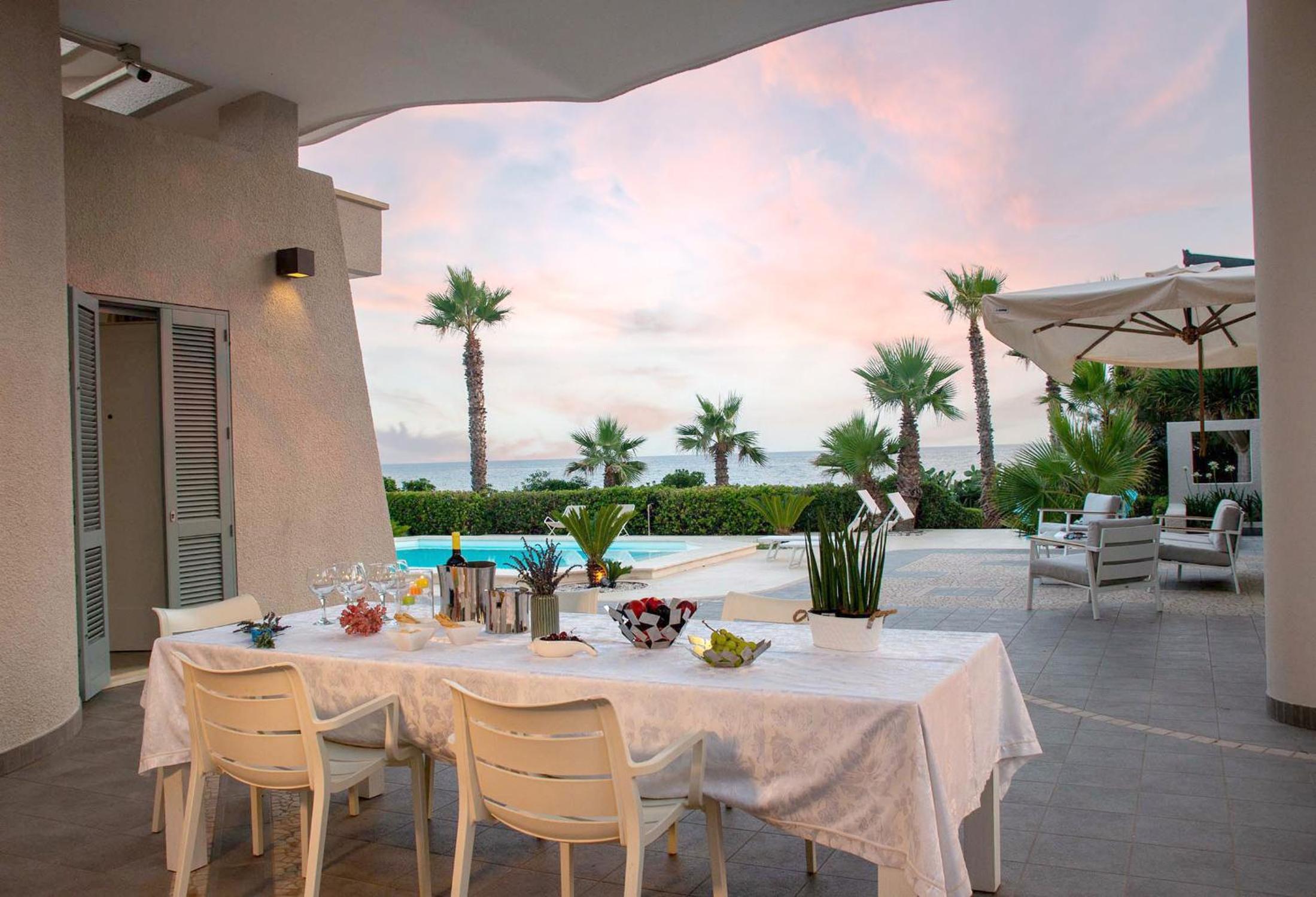 Villa photo 1