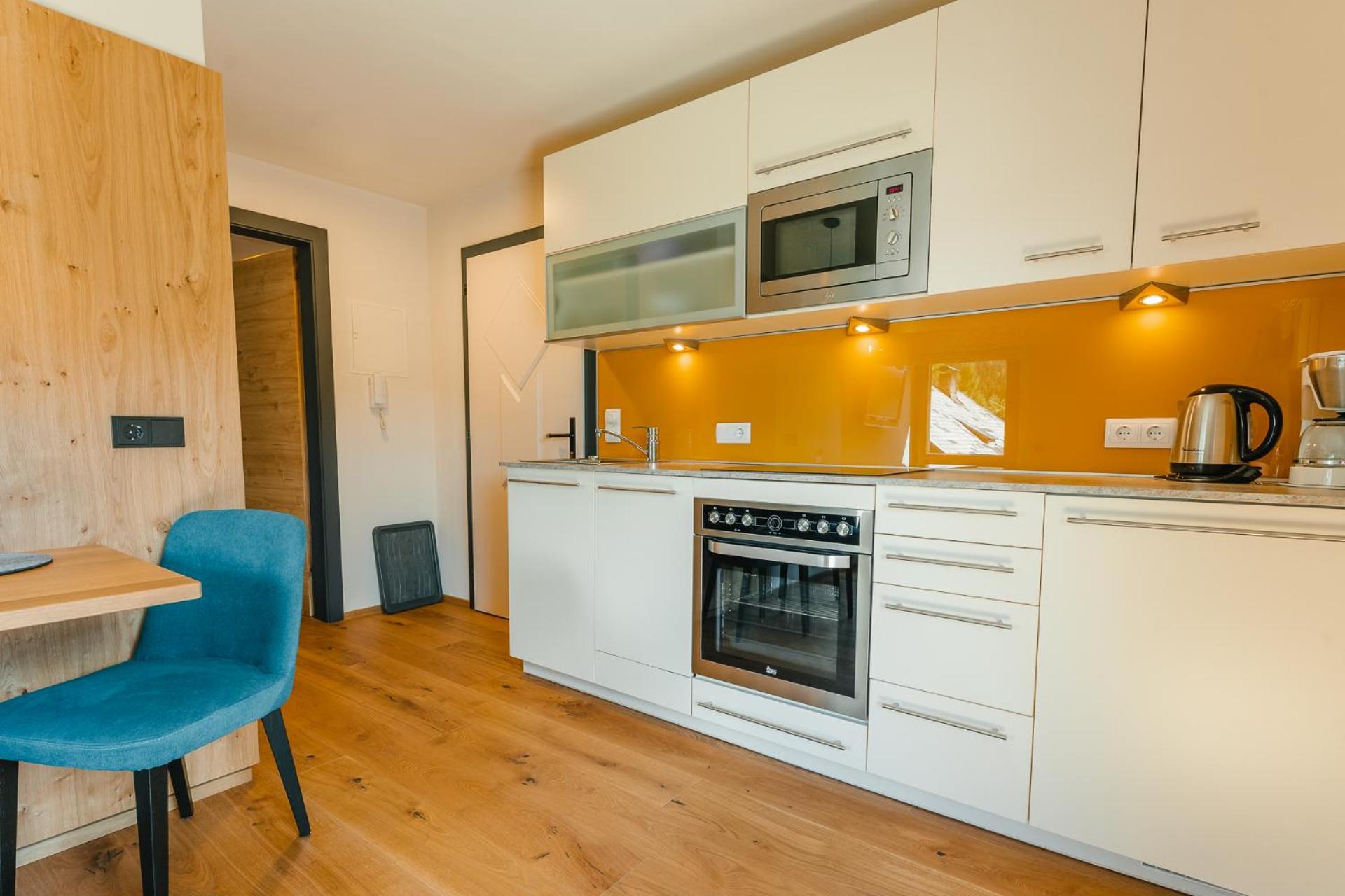 One-Bedroom Apartment with Terrace and Lake View photo 2