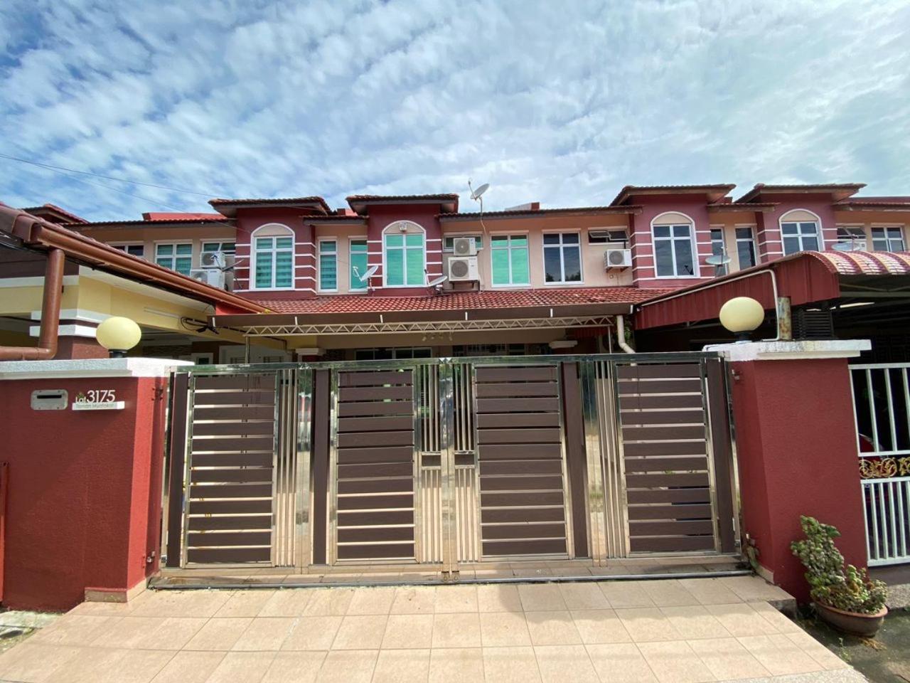 Four-Bedroom House photo 1