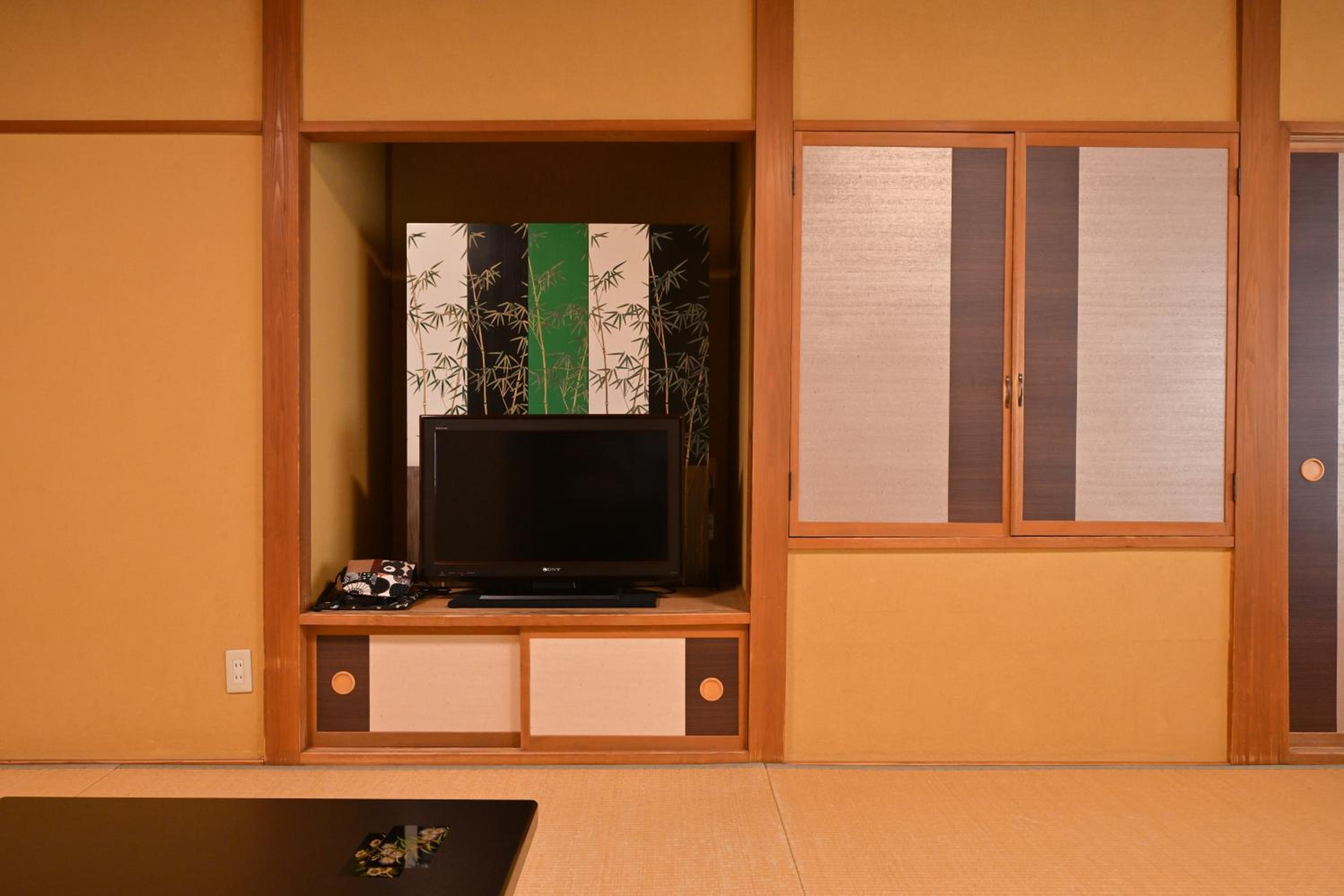 Standard Japanese-Style Room - Photo 2