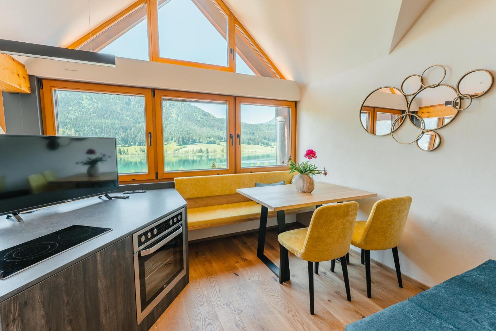Two-Bedroom Apartment with Lake View photo 2