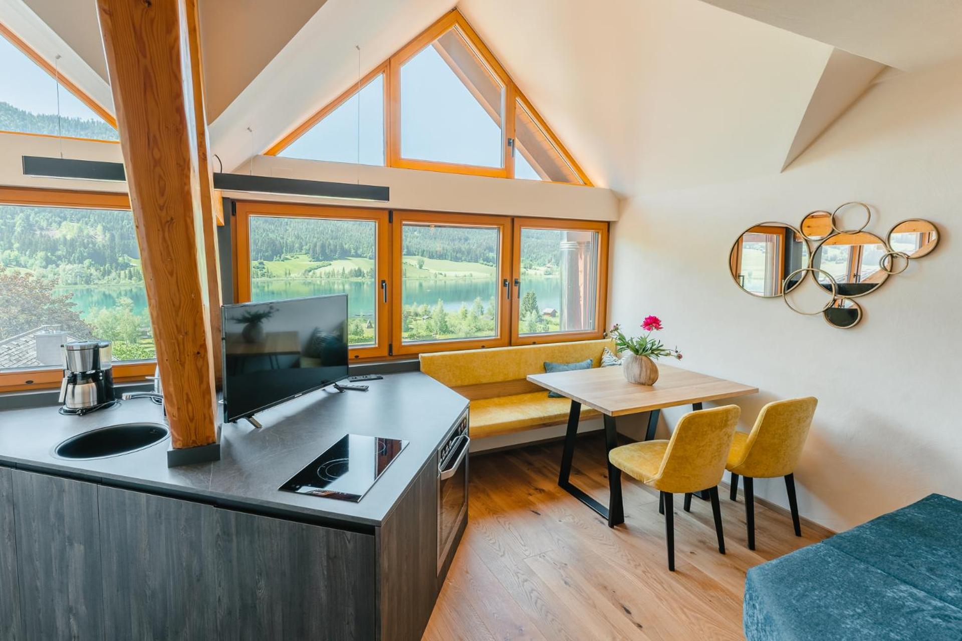 Two-Bedroom Apartment with Lake View photo 3