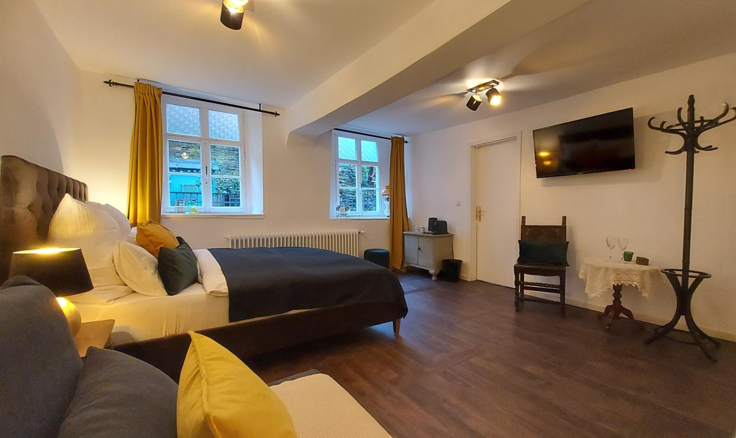 Large Double Room photo 2