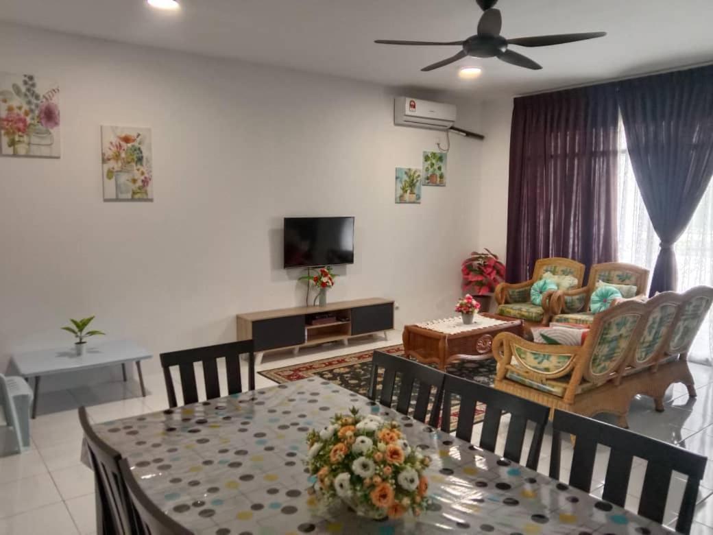 Four-Bedroom House photo 1