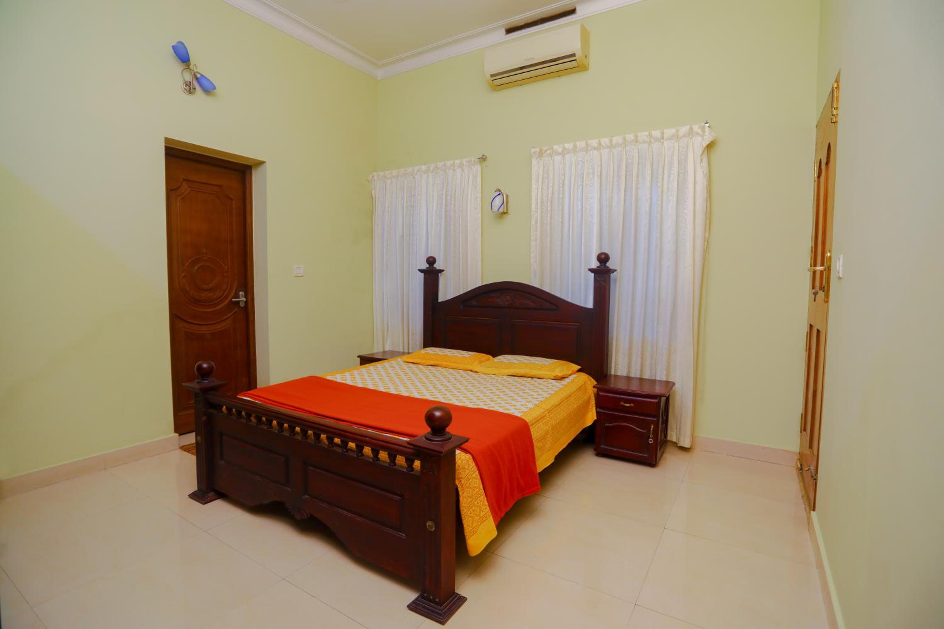 Deluxe Double Room with Balcony - Photo 1