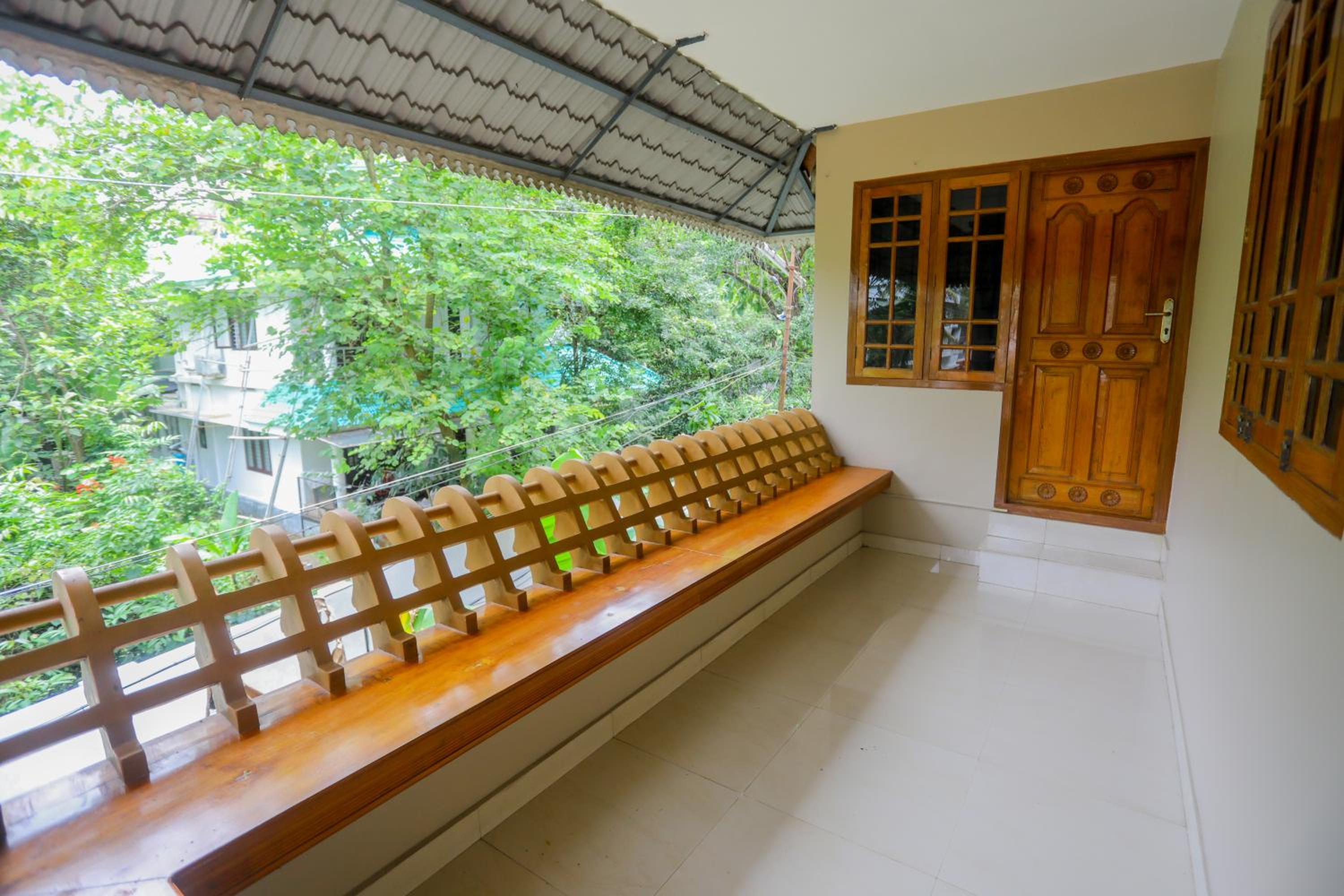 Queen Room with Balcony photo 2