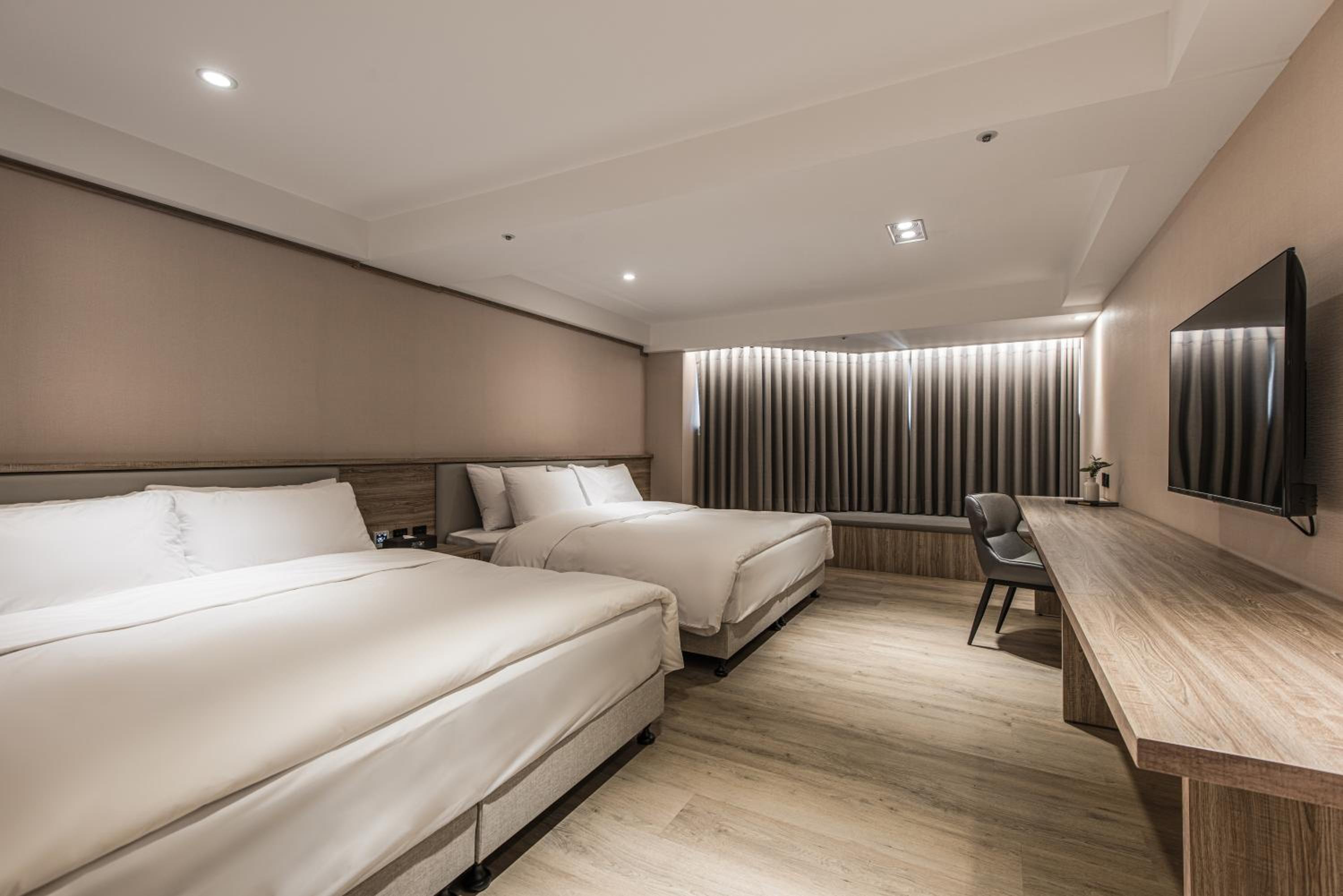 Deluxe Quadruple Room - Photo 6