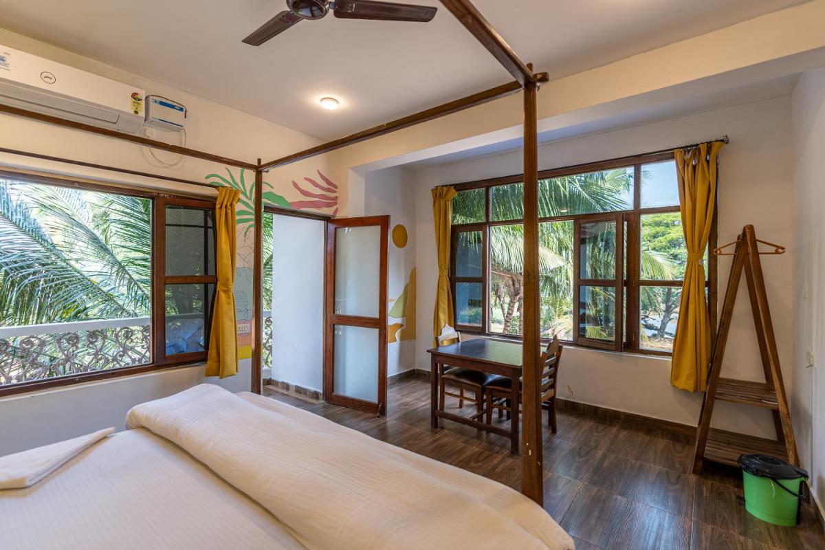 Superior Double Room with Balcony and Sea View photo 2