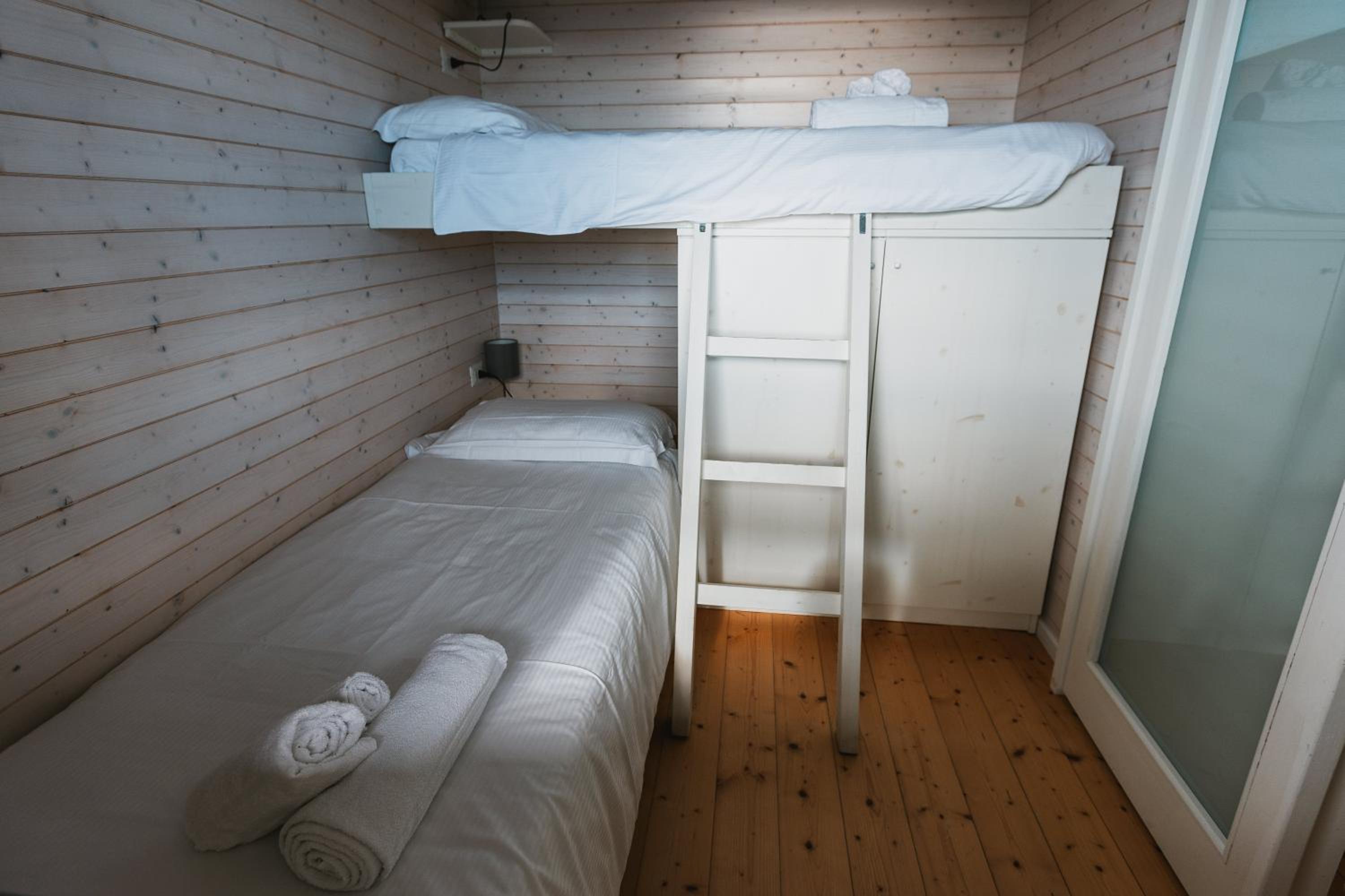 Deluxe Bungalow with Sea View - Photo 6