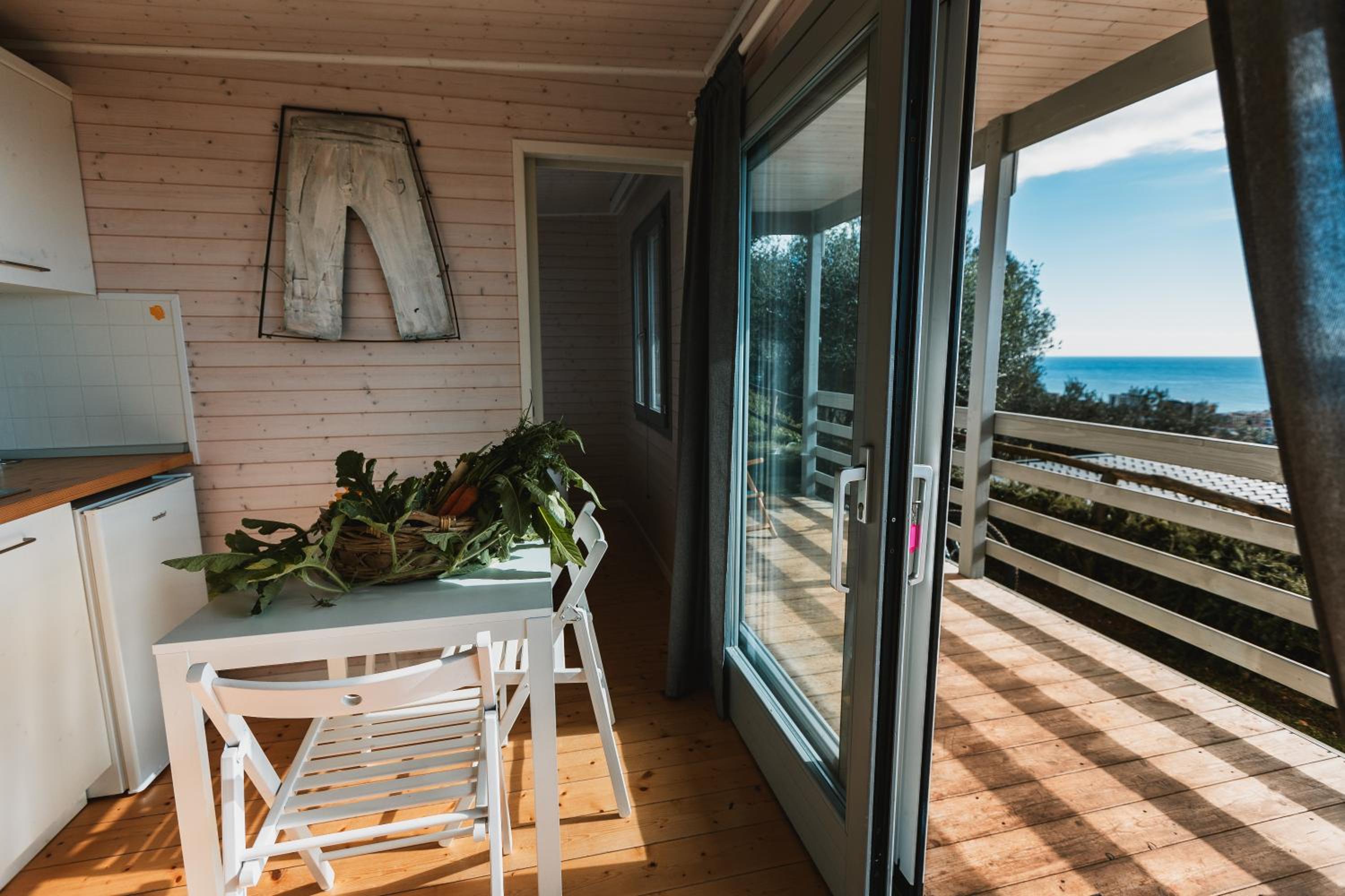 Deluxe Bungalow with Sea View - Photo 11