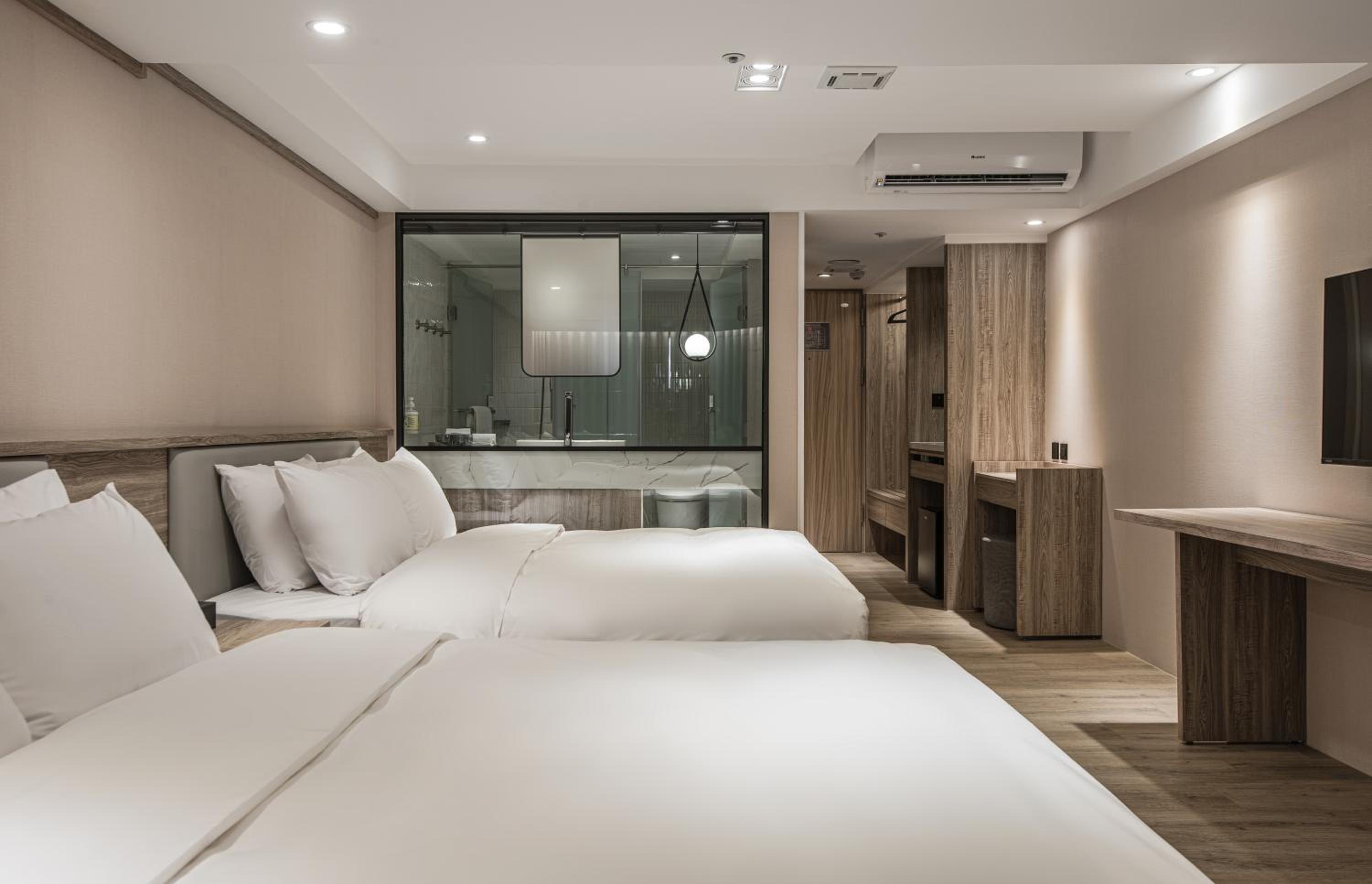 Superior Quadruple Room - Photo 1