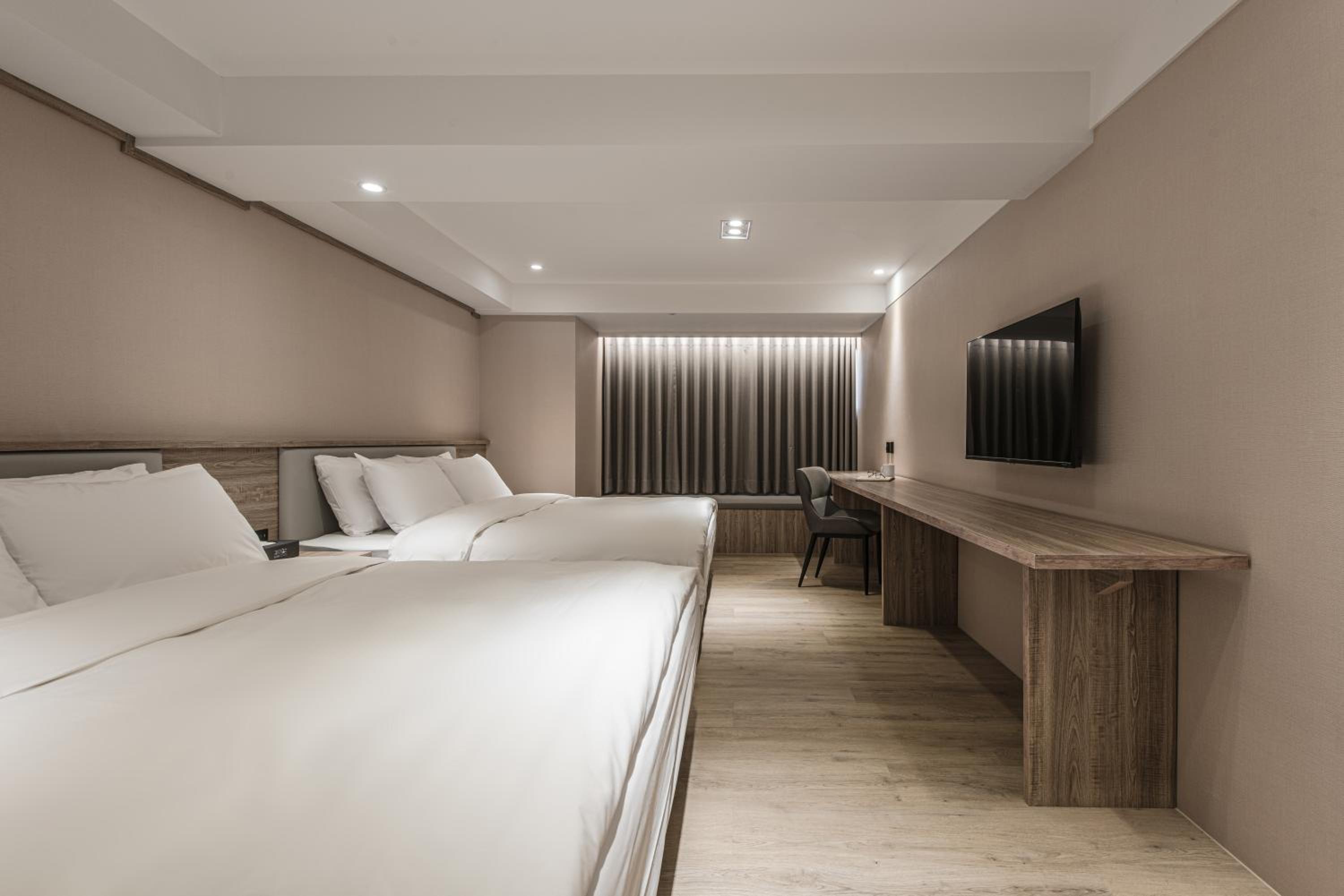 Superior Quadruple Room - Photo 6