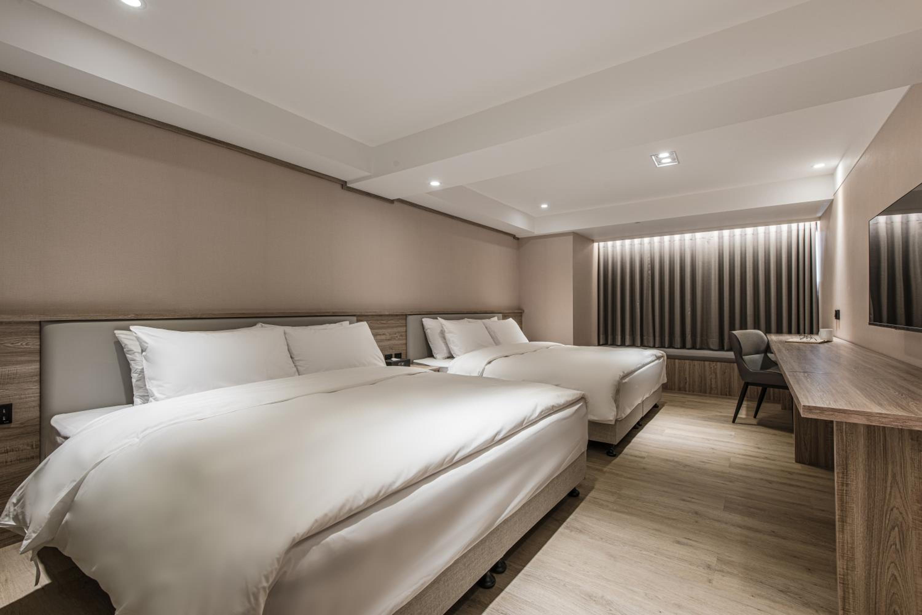Superior Quadruple Room - Photo 16