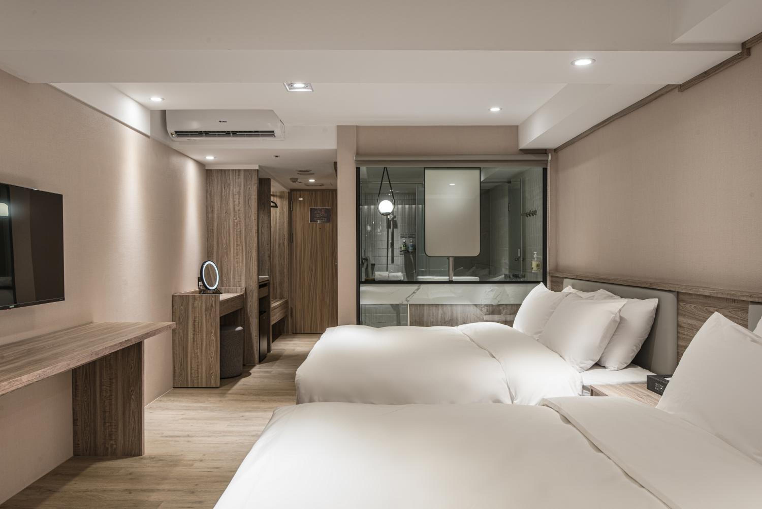 Superior Quadruple Room - Photo 9