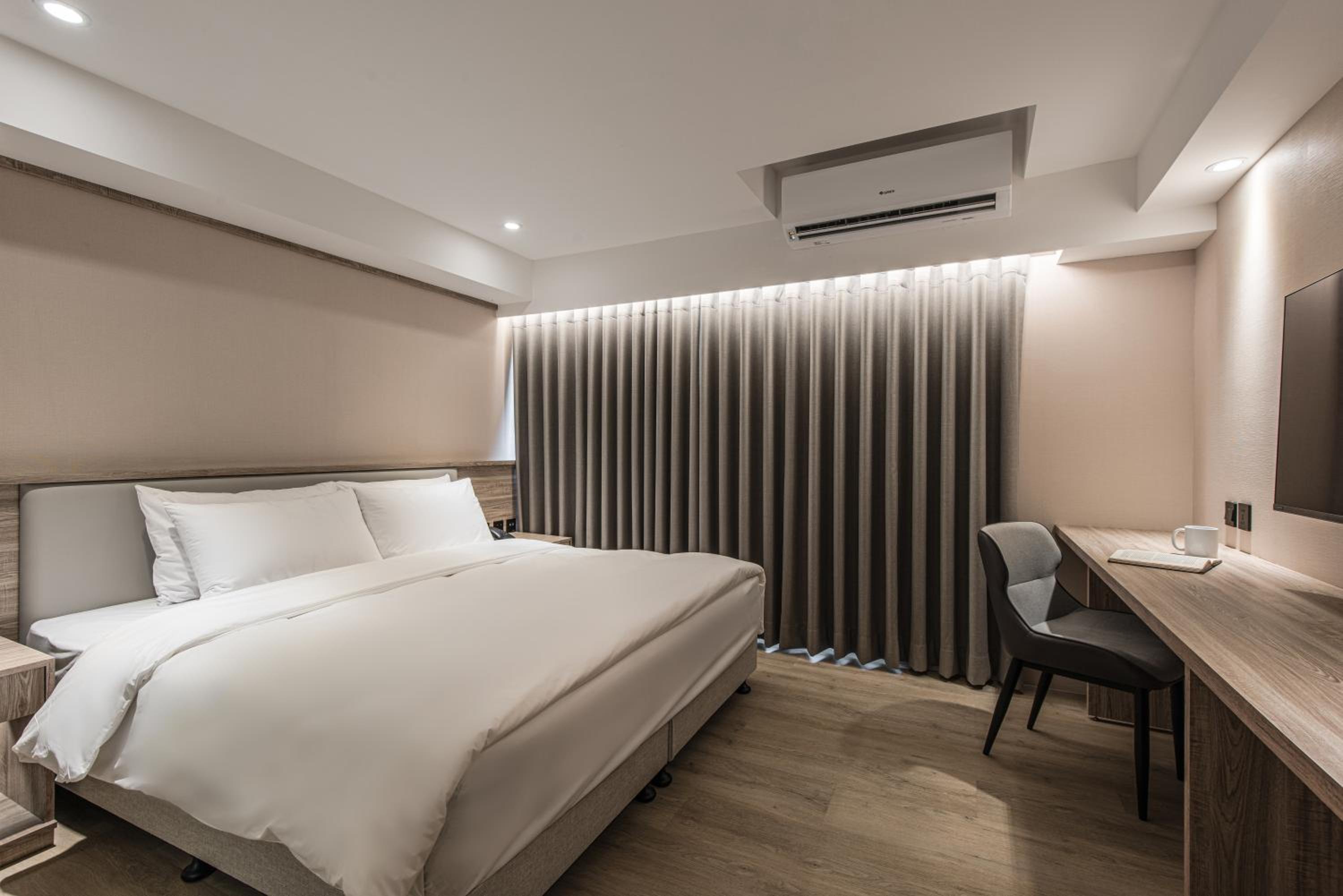 Queen Room - Photo 15
