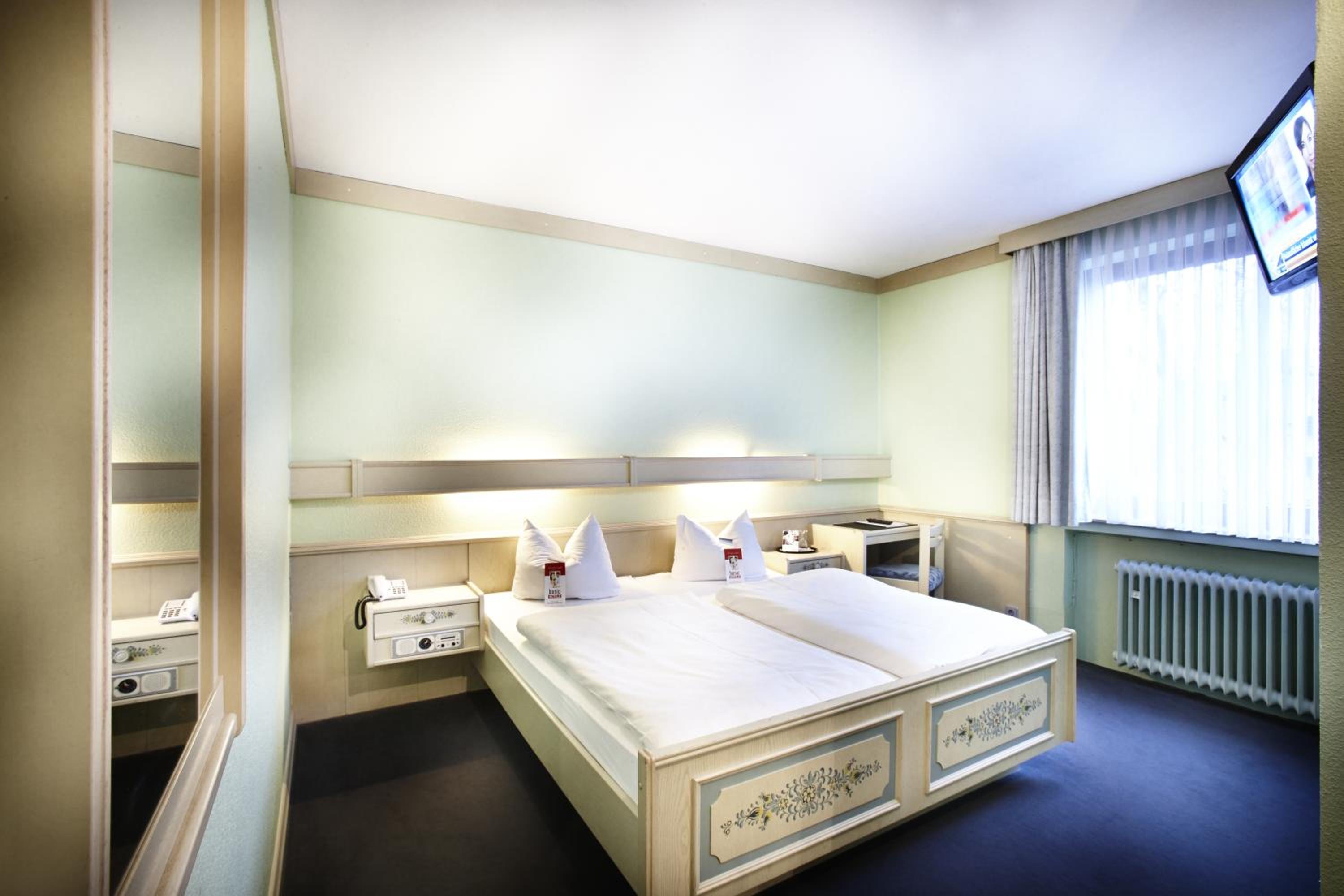 Double Room - Photo 7