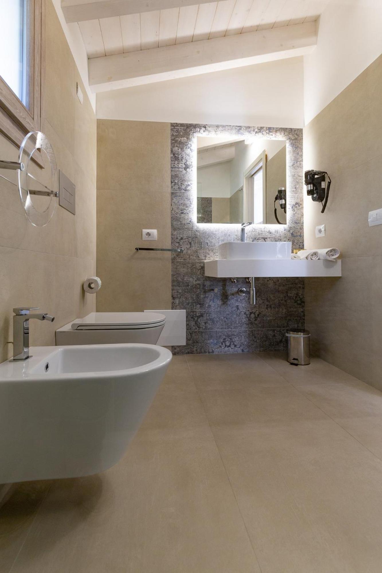 Double or Twin Room with Sea View photo 3