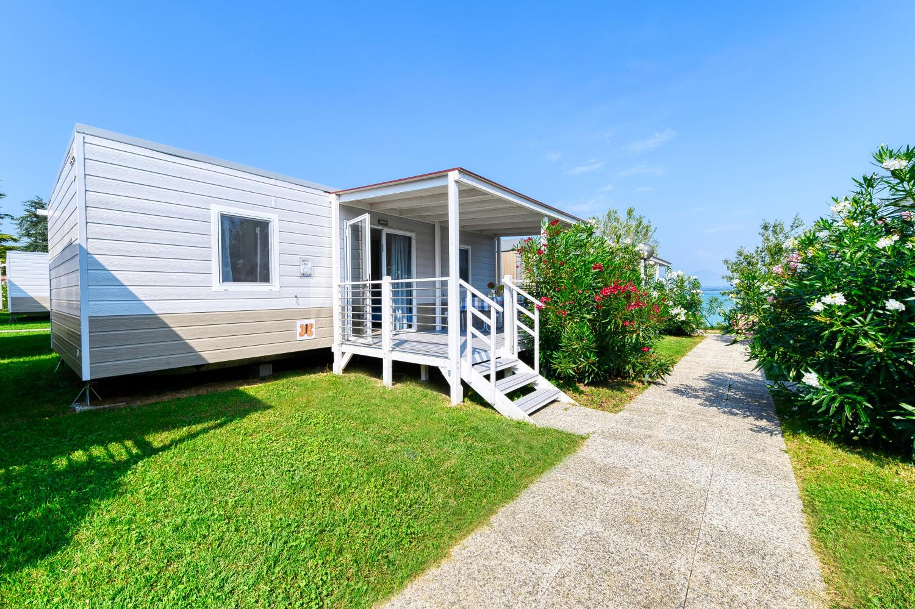 Deluxe Bungalow photo 2