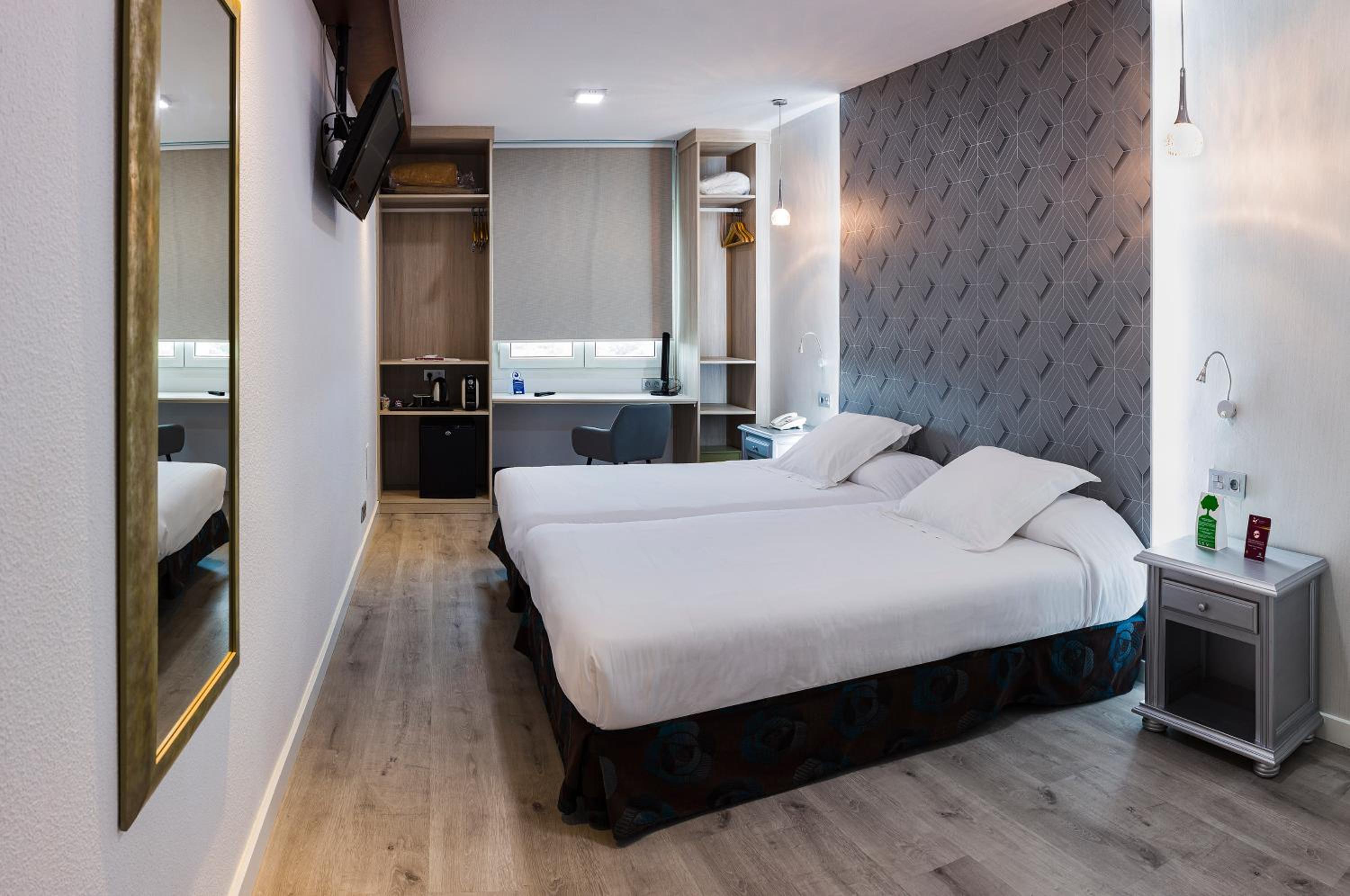 Superior Twin Room - Photo 1