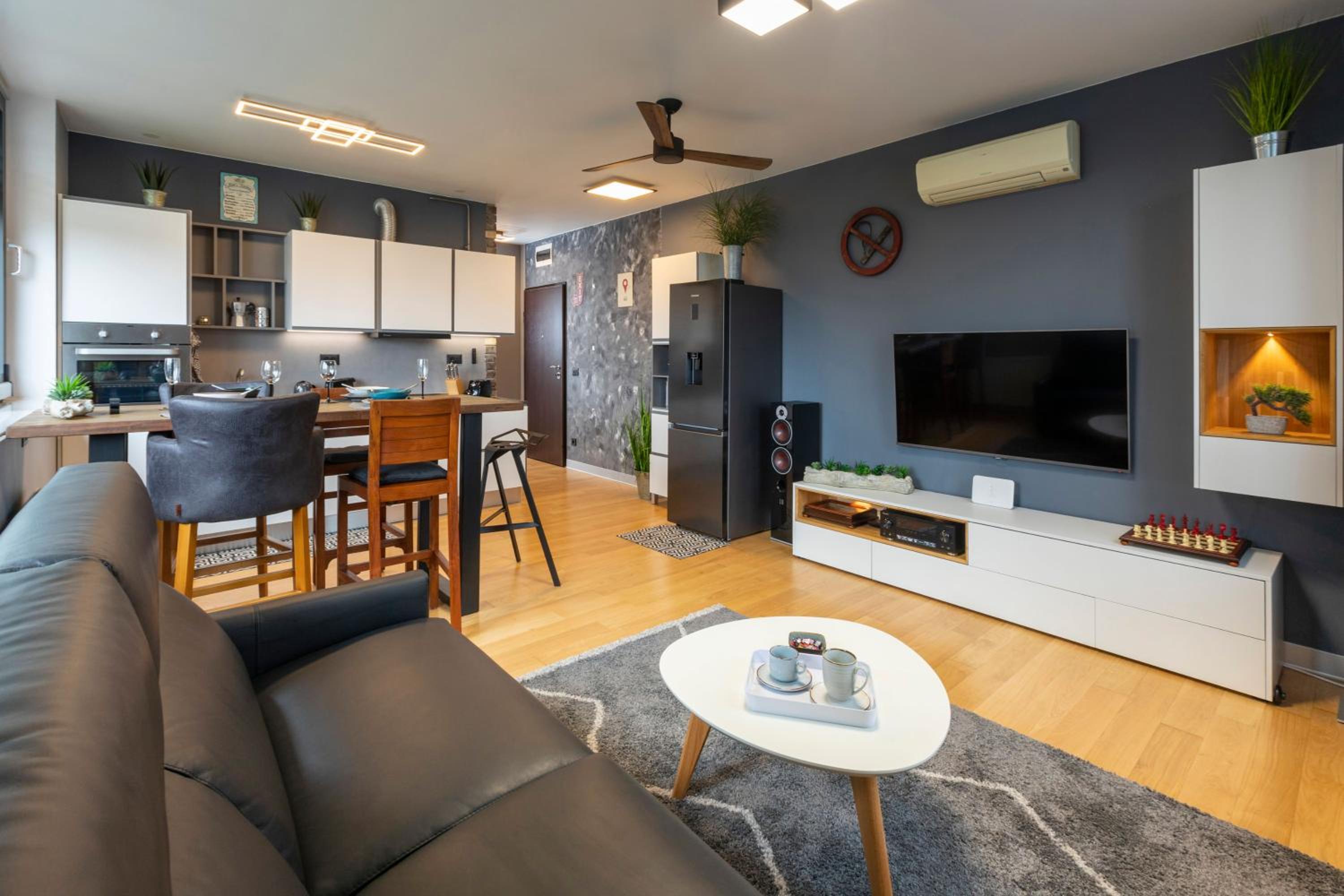 One-Bedroom Apartment
