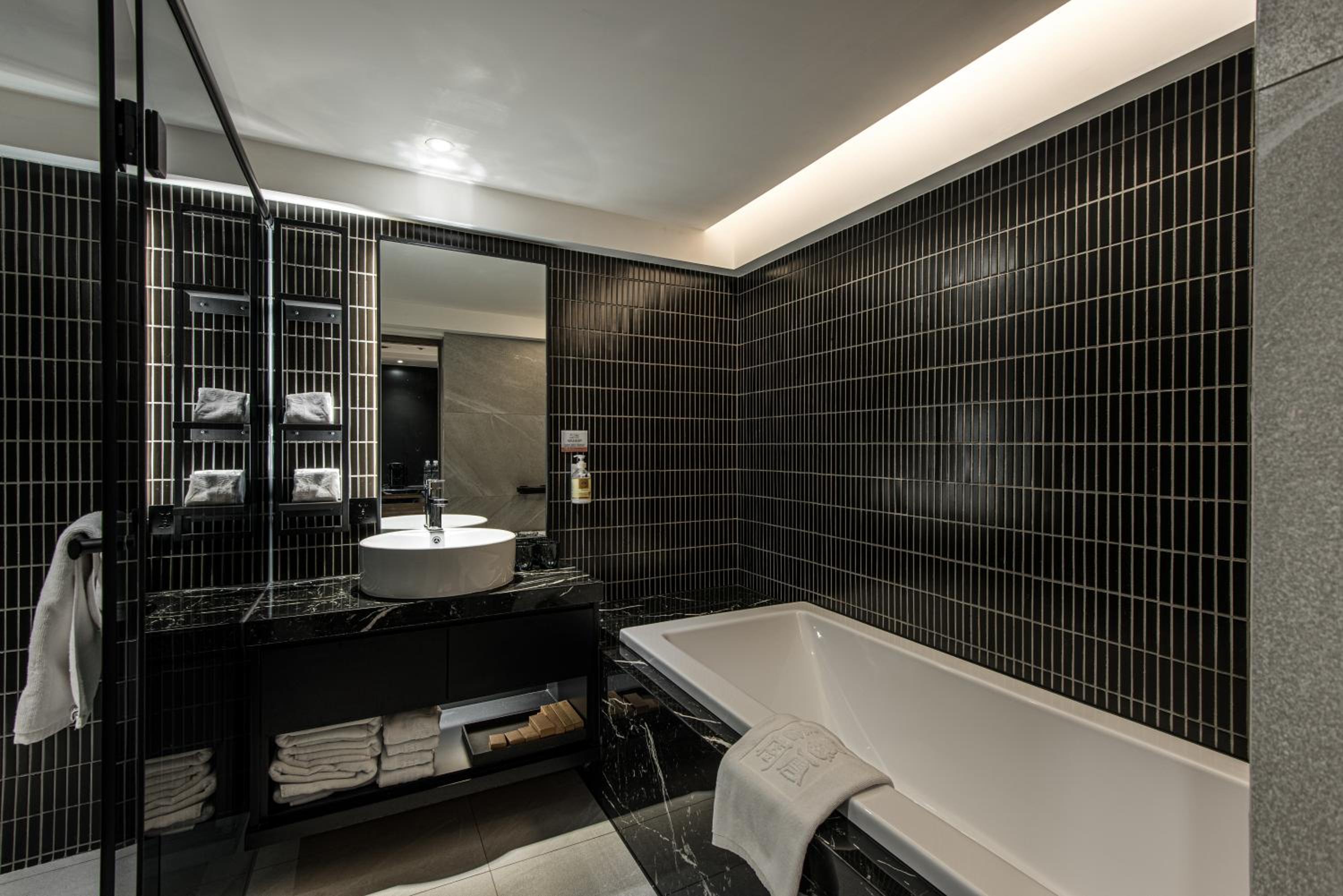 Deluxe Quadruple Room - Photo 4