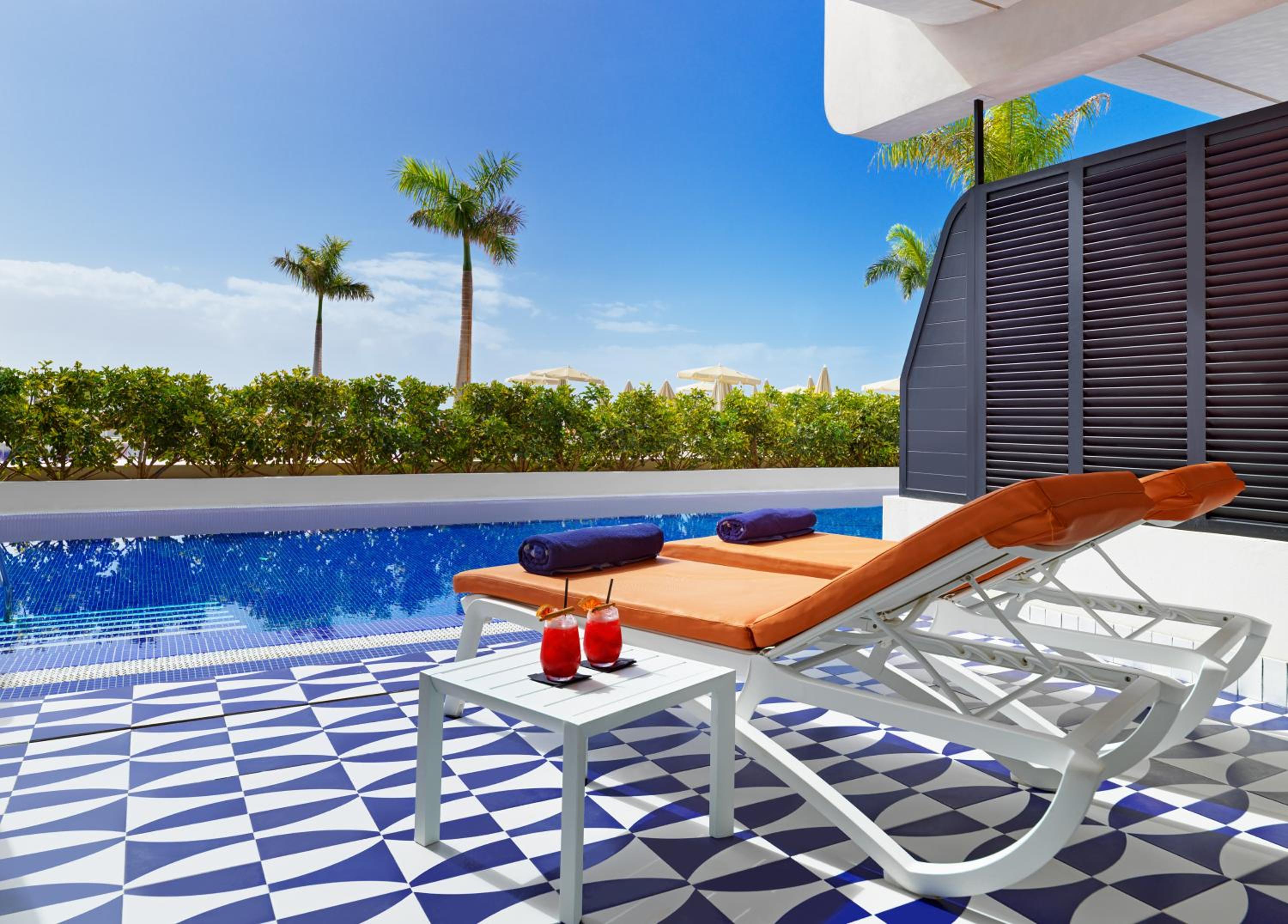 Swim Up (2 Adults)