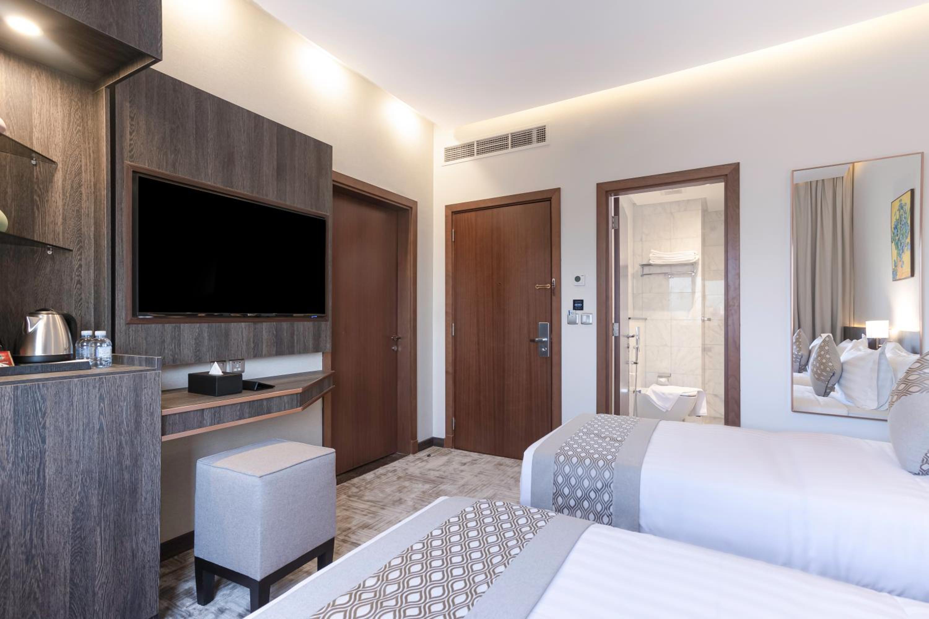 Superior Suite - Photo 6