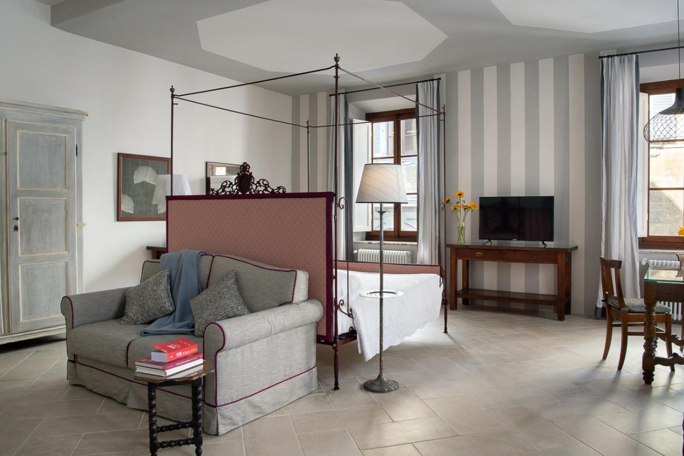 One-Bedroom Deluxe Apartment photo 3