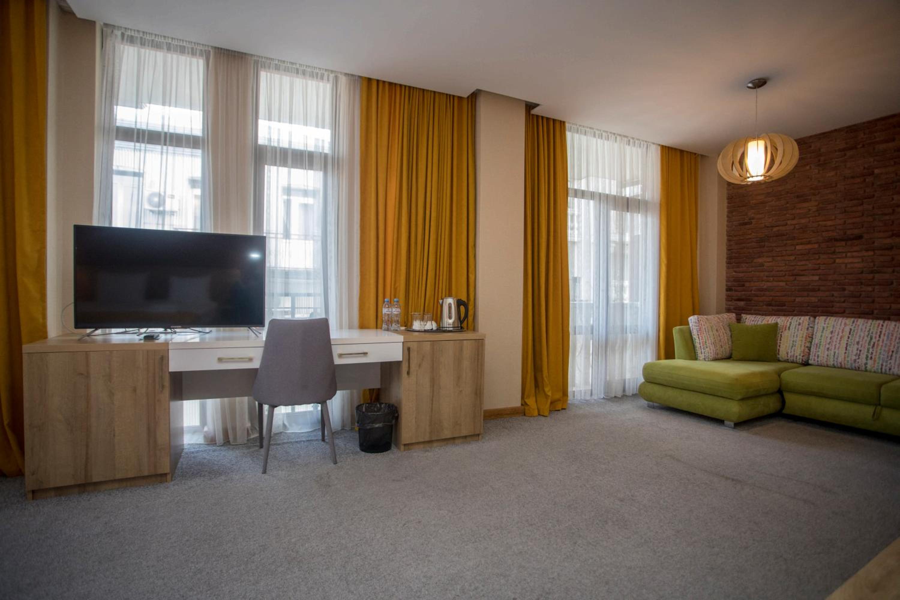 Suite with City View photo 3