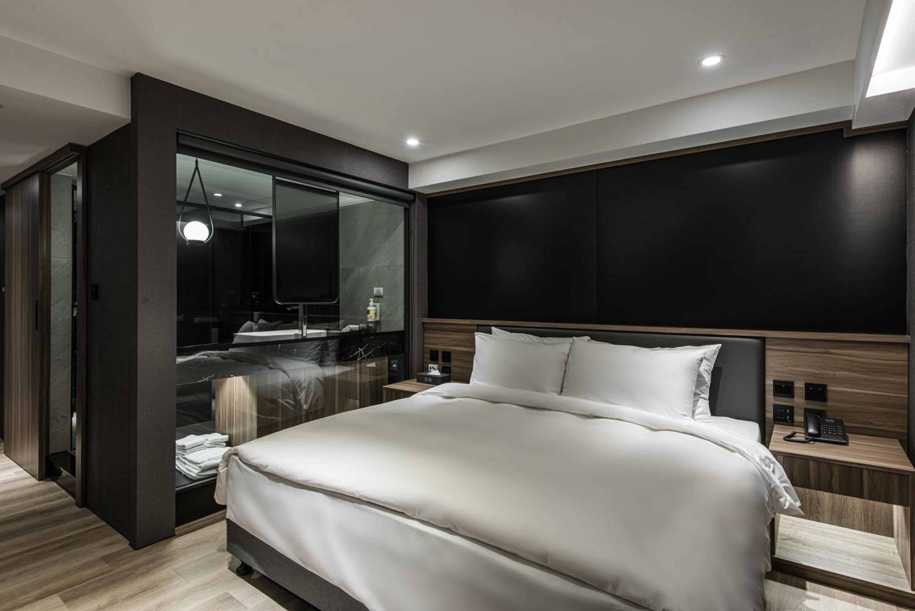 Queen Room - Photo 20