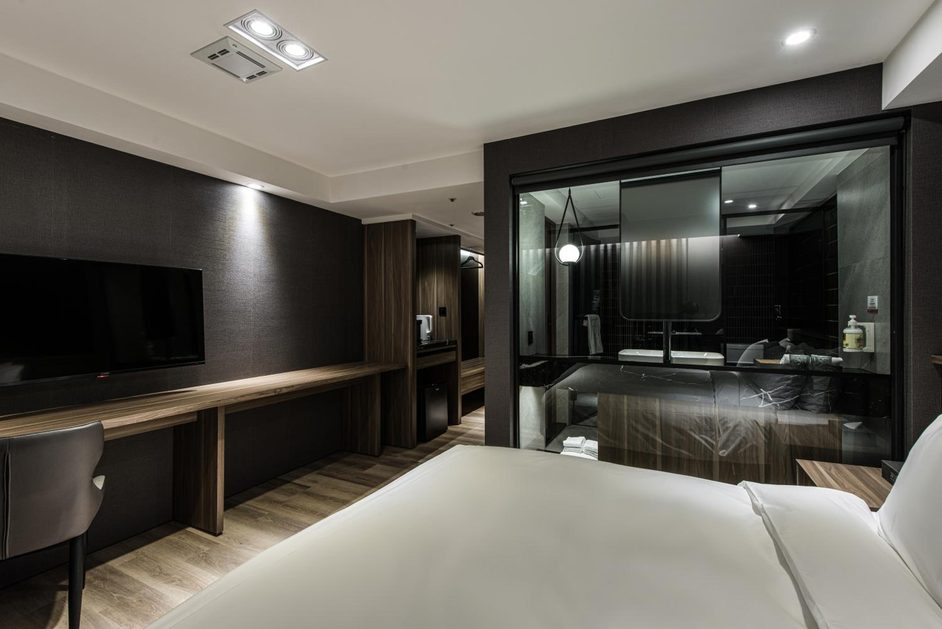 Queen Room - Photo 8